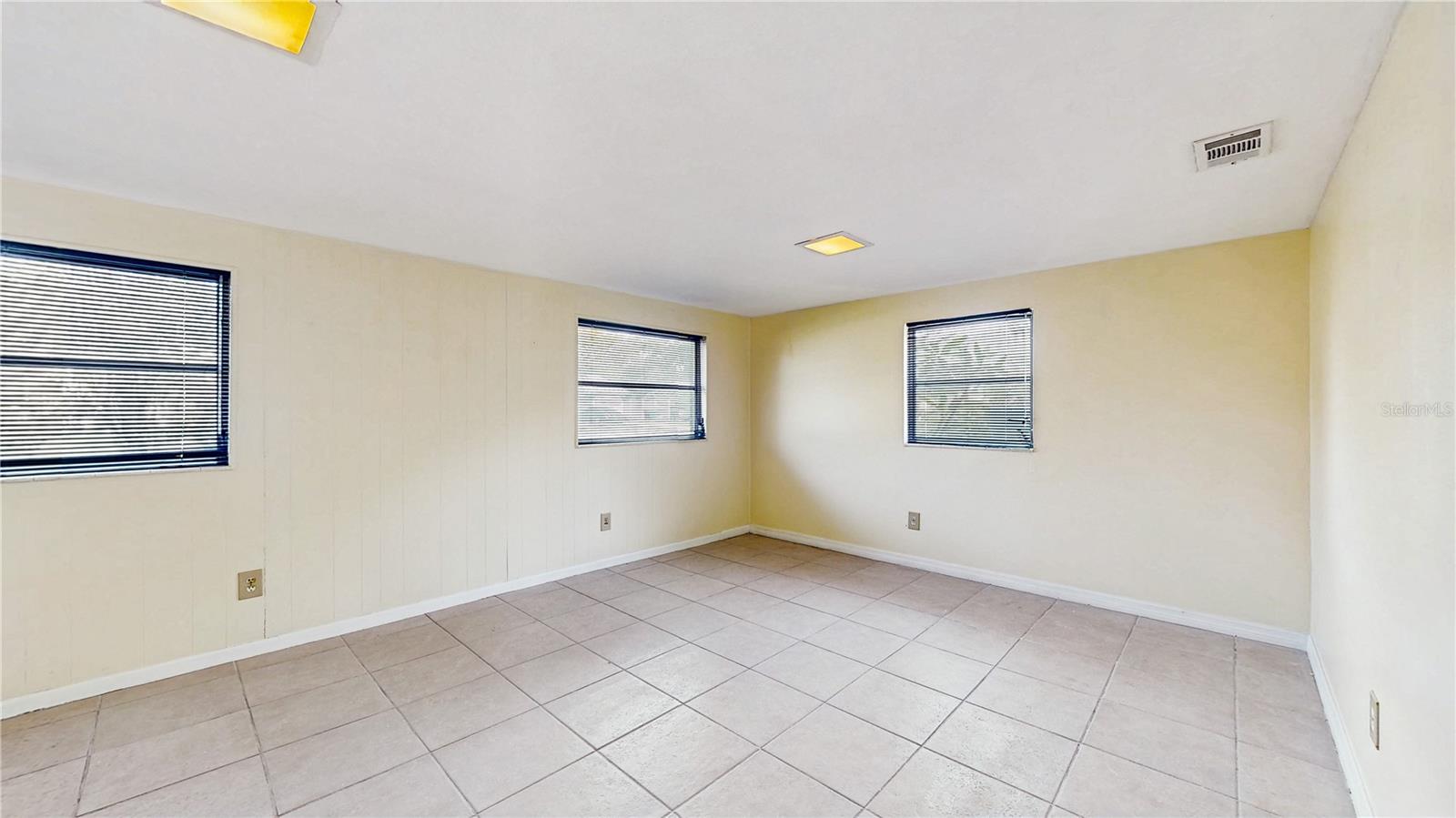 6009 WILSHIRE DR, TAMPA, FL, 33615