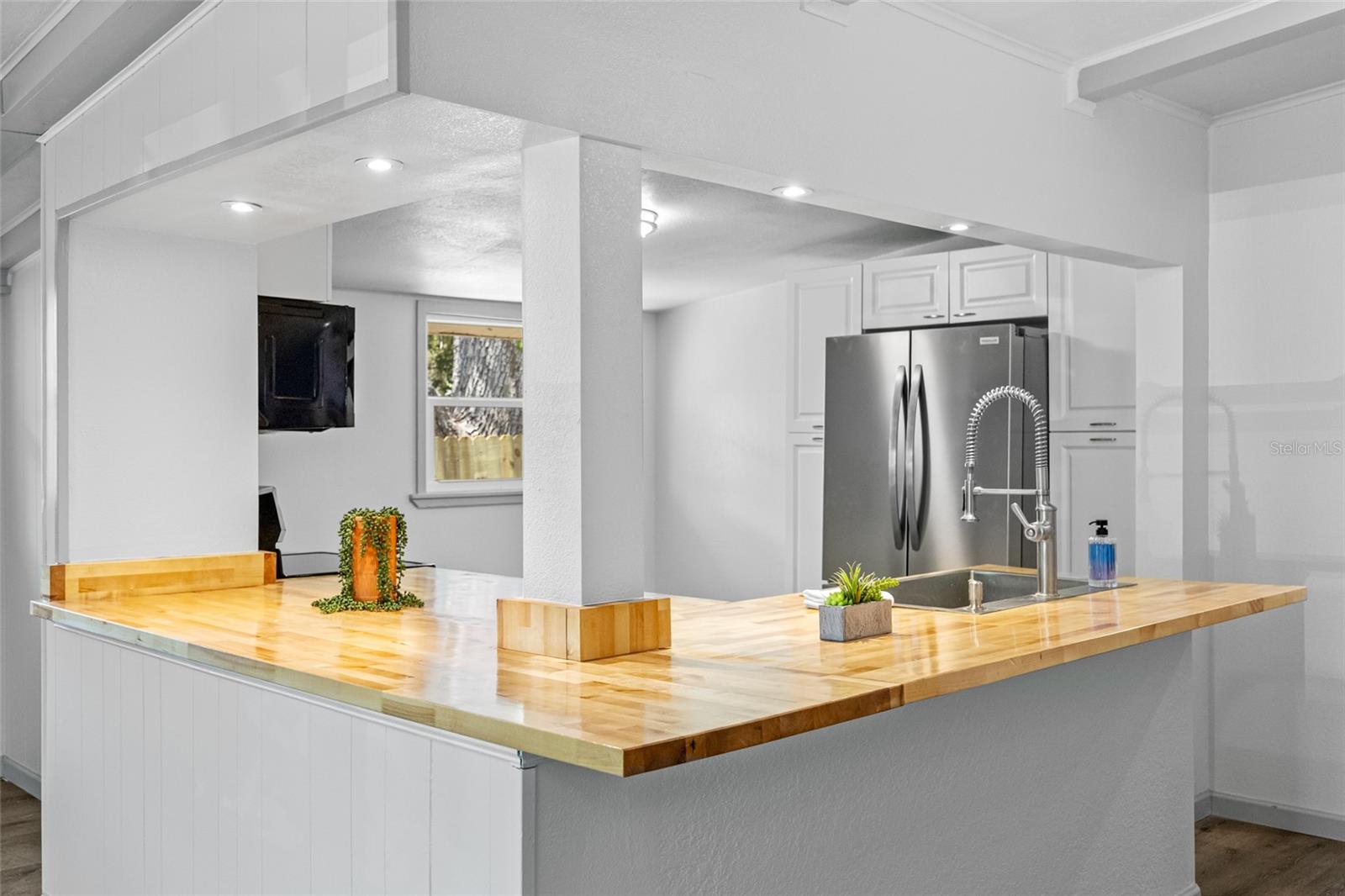 612 SW BEVERLY AVE, LARGO, FL, 33770