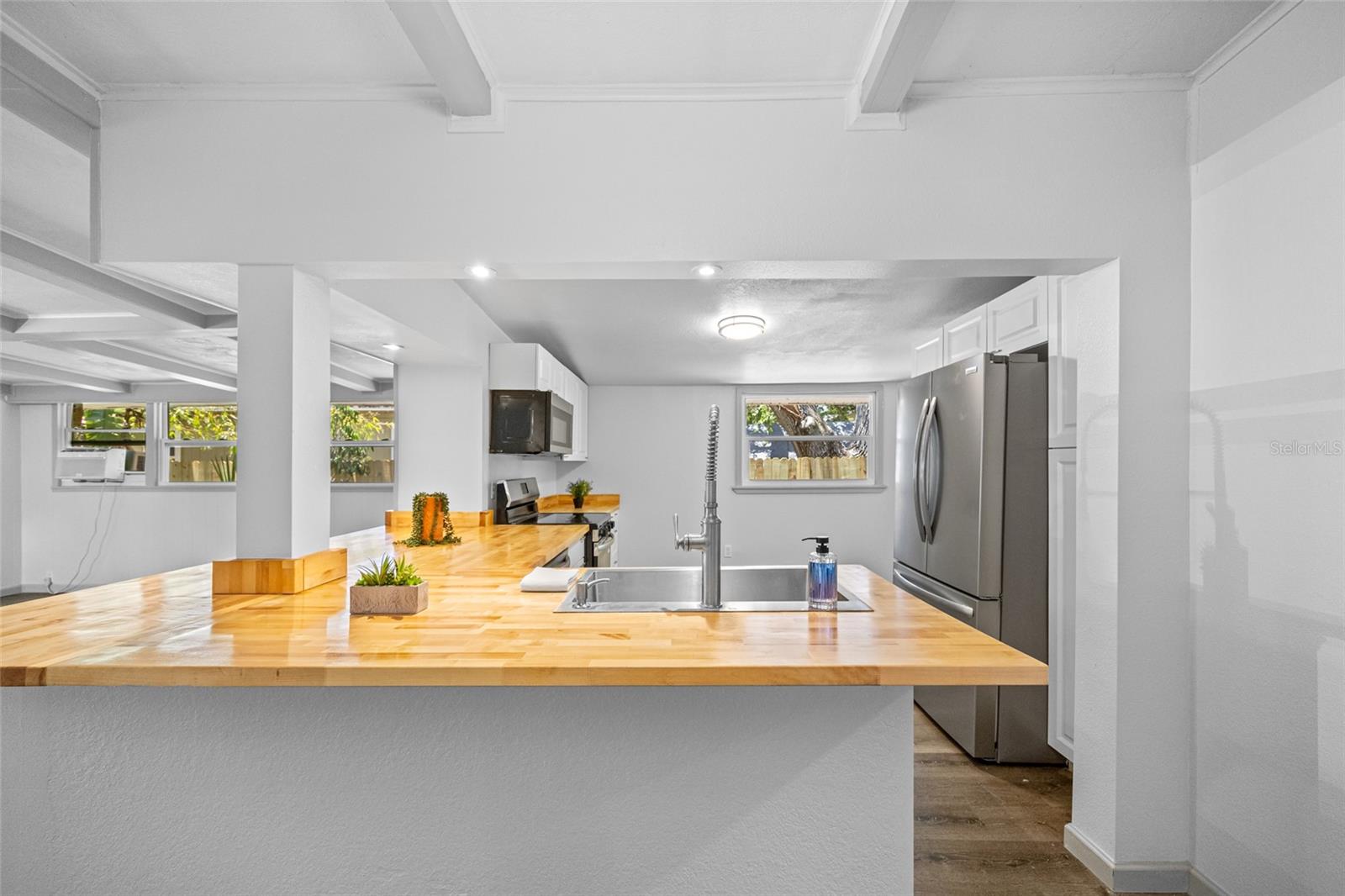 612 SW BEVERLY AVE, LARGO, FL, 33770