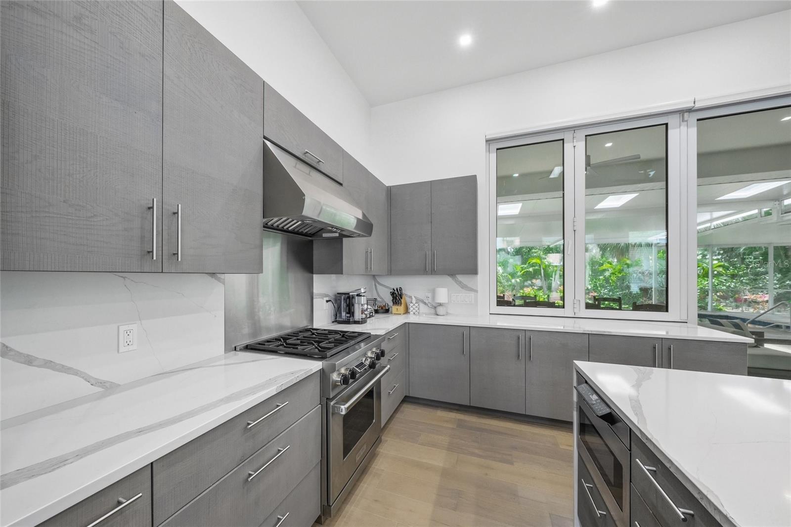 924 INDIAN BEACH DR, SARASOTA, FL, 34234