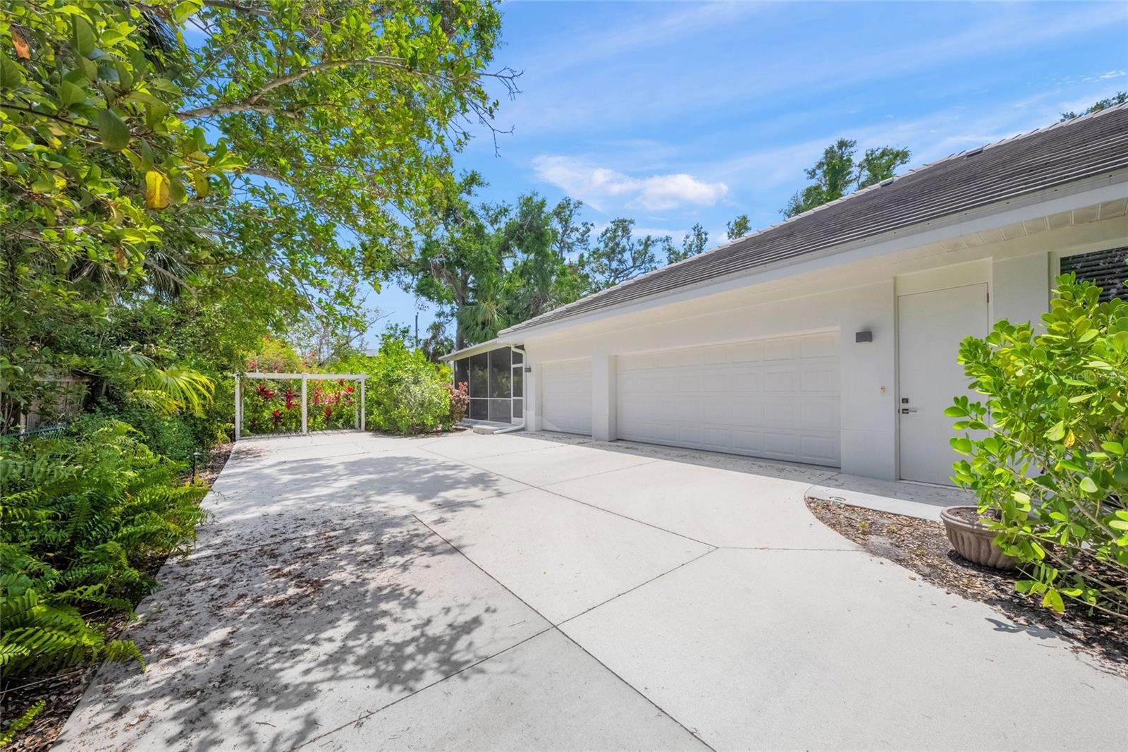 924 INDIAN BEACH DR, SARASOTA, FL, 34234