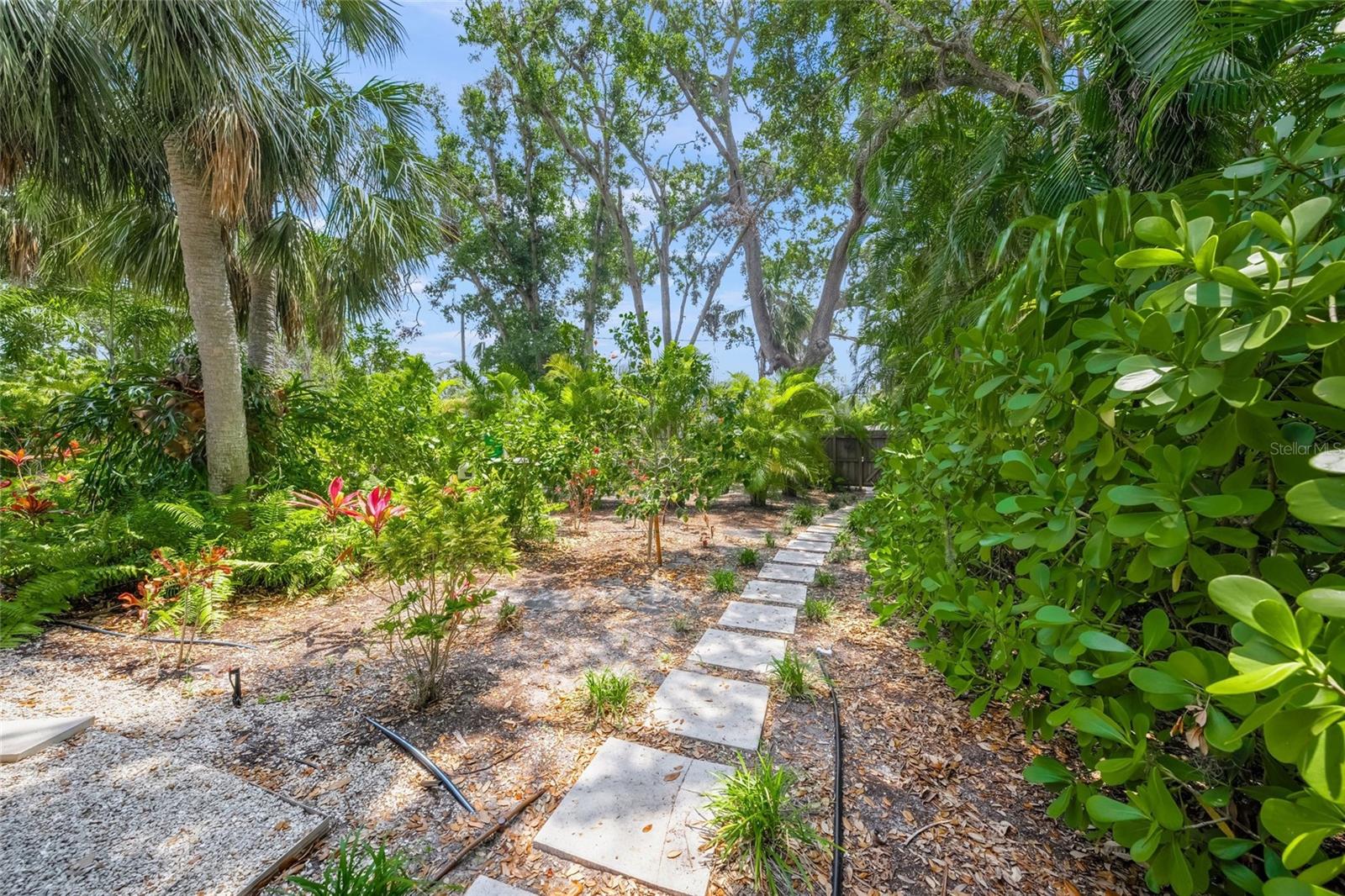 924 INDIAN BEACH DR, SARASOTA, FL, 34234