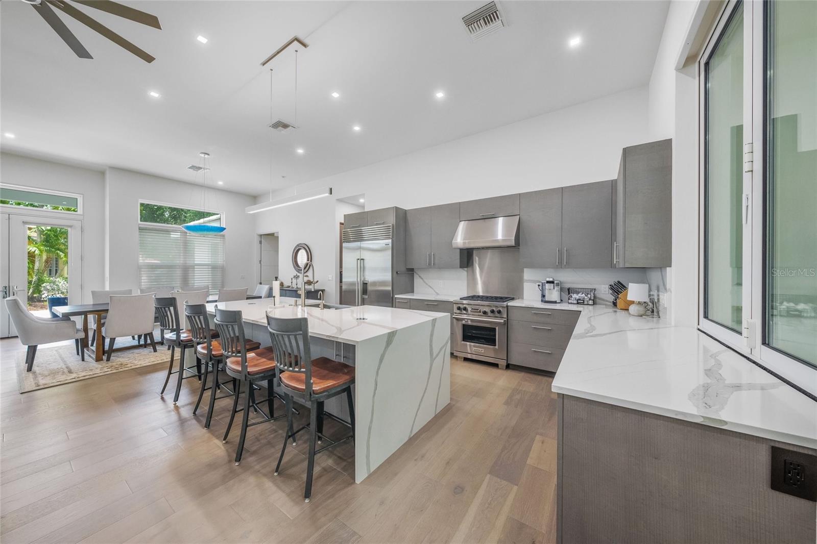 924 INDIAN BEACH DR, SARASOTA, FL, 34234