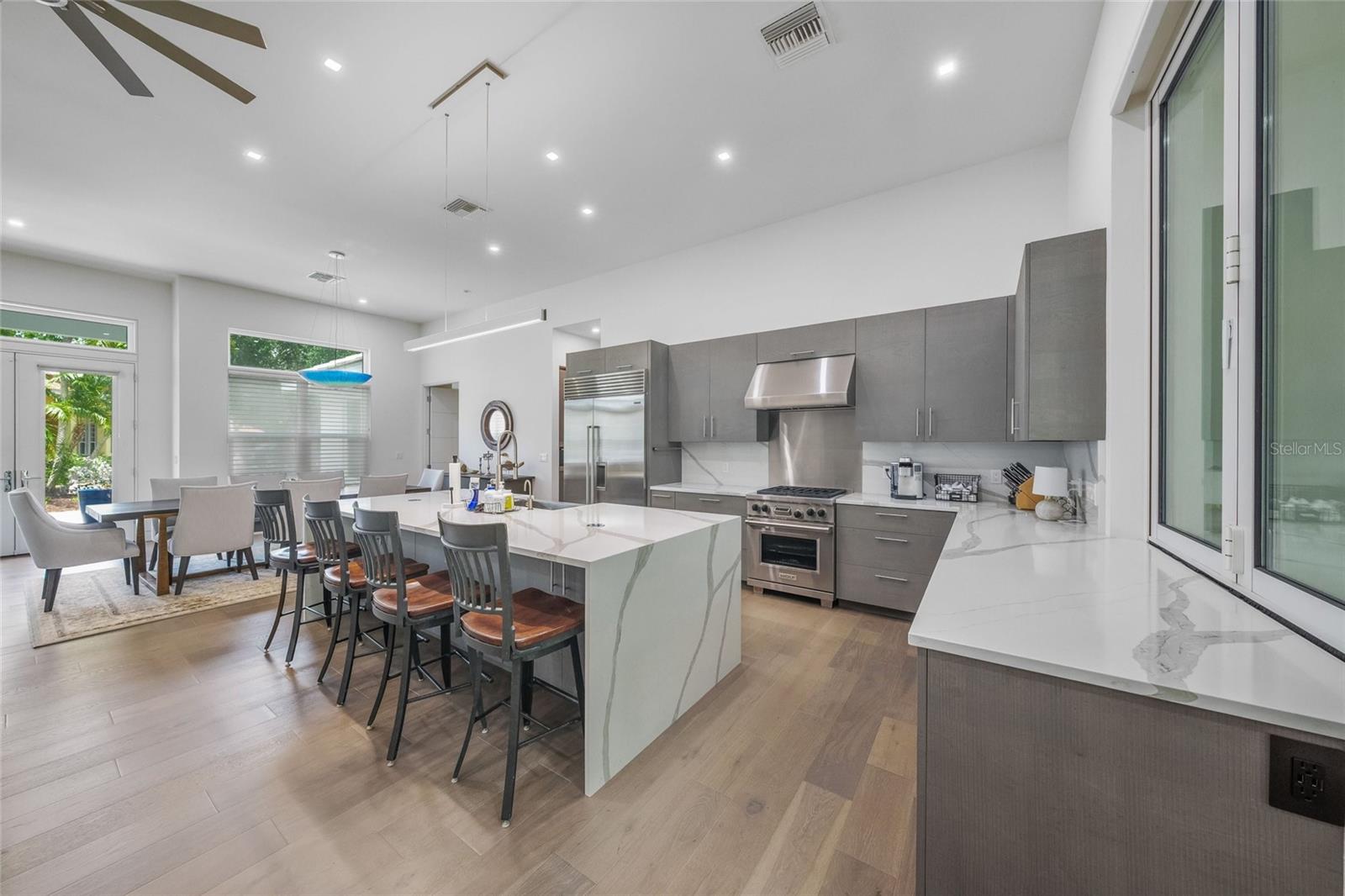 924 INDIAN BEACH DR, SARASOTA, FL, 34234