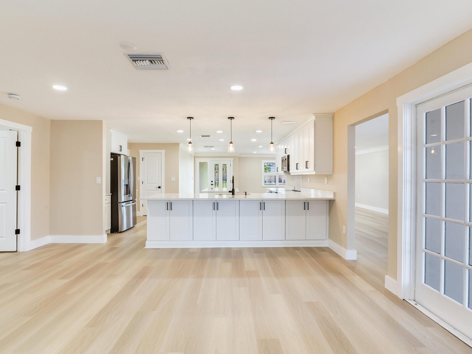 5470 BAYSHORE DR, SEMINOLE, FL, 33772