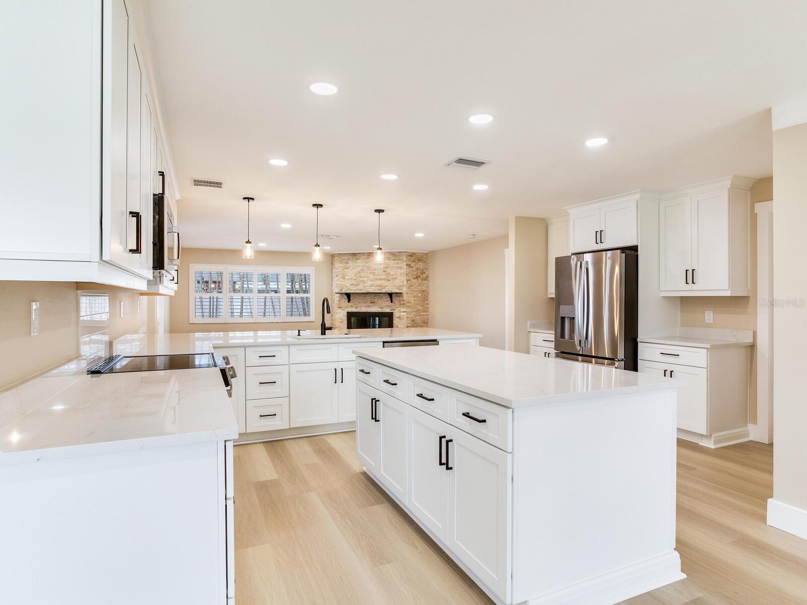 5470 BAYSHORE DR, SEMINOLE, FL, 33772