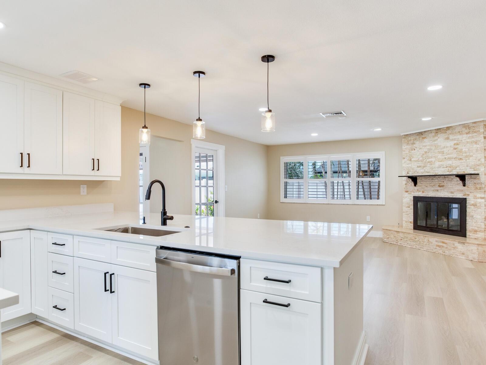 5470 BAYSHORE DR, SEMINOLE, FL, 33772