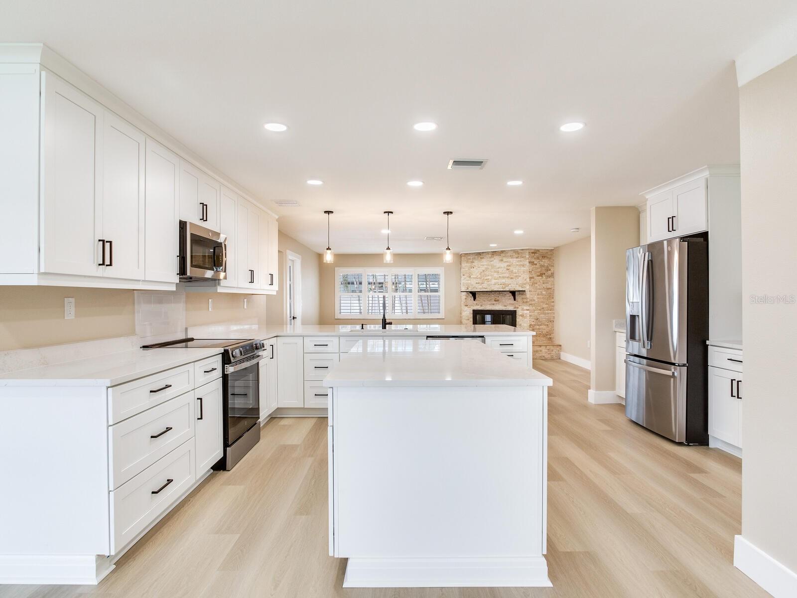 5470 BAYSHORE DR, SEMINOLE, FL, 33772