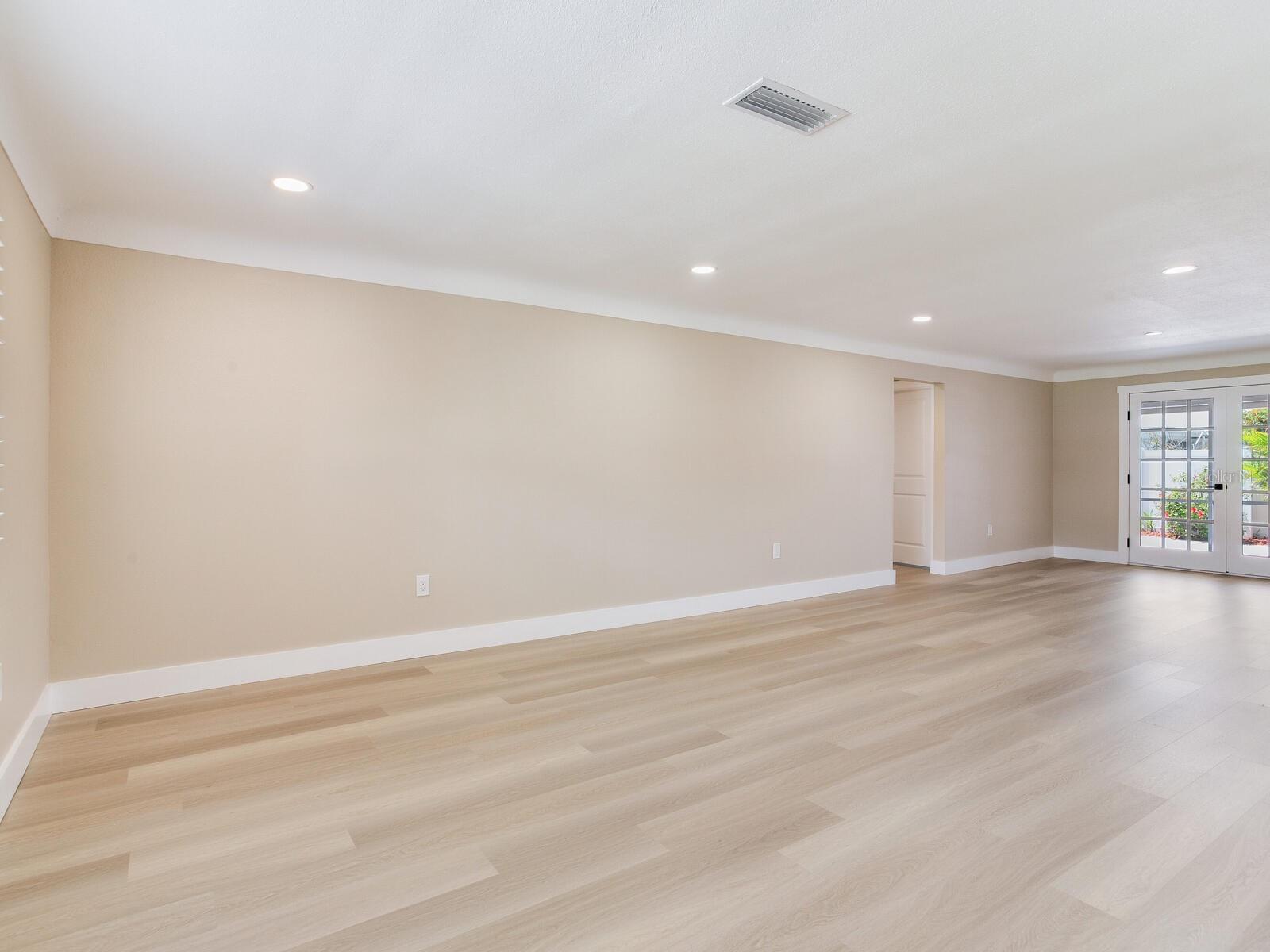 5470 BAYSHORE DR, SEMINOLE, FL, 33772