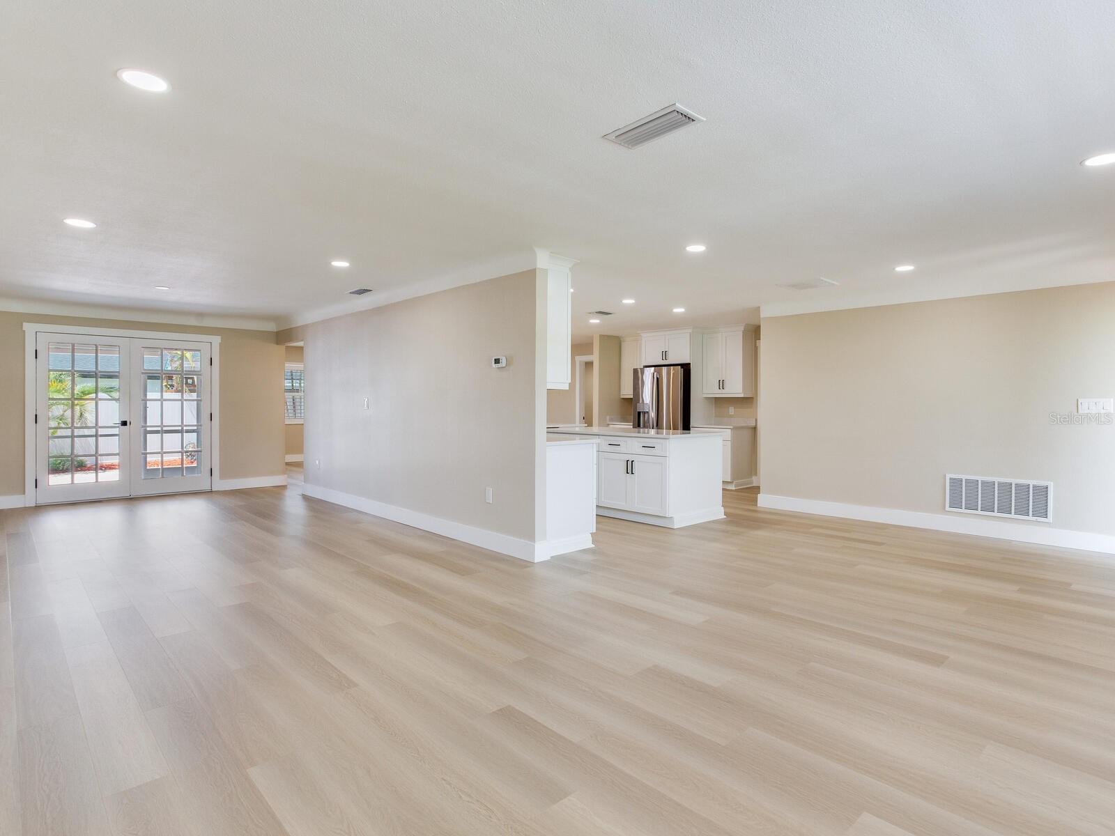 5470 BAYSHORE DR, SEMINOLE, FL, 33772