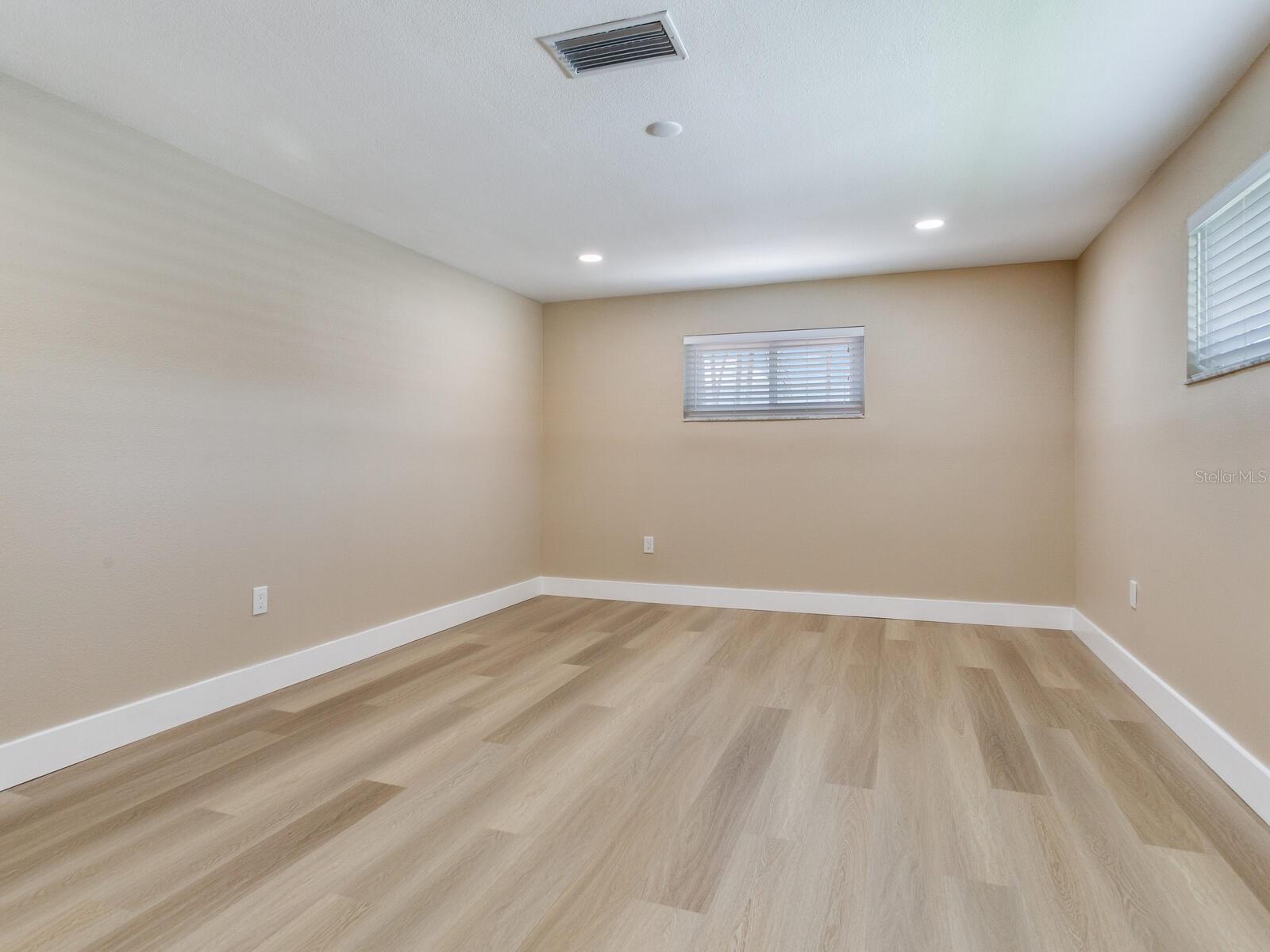 5470 BAYSHORE DR, SEMINOLE, FL, 33772