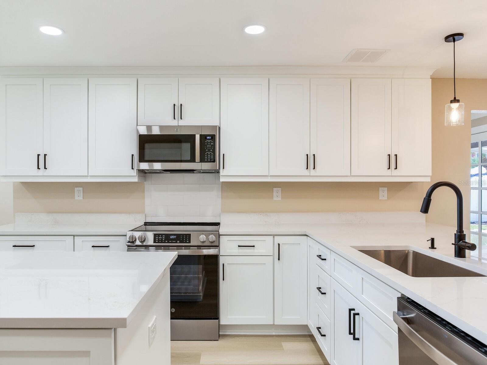 5470 BAYSHORE DR, SEMINOLE, FL, 33772