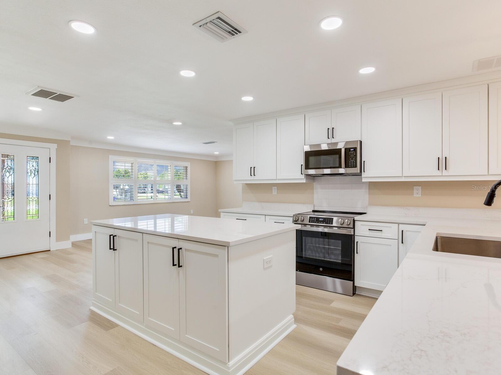 5470 BAYSHORE DR, SEMINOLE, FL, 33772