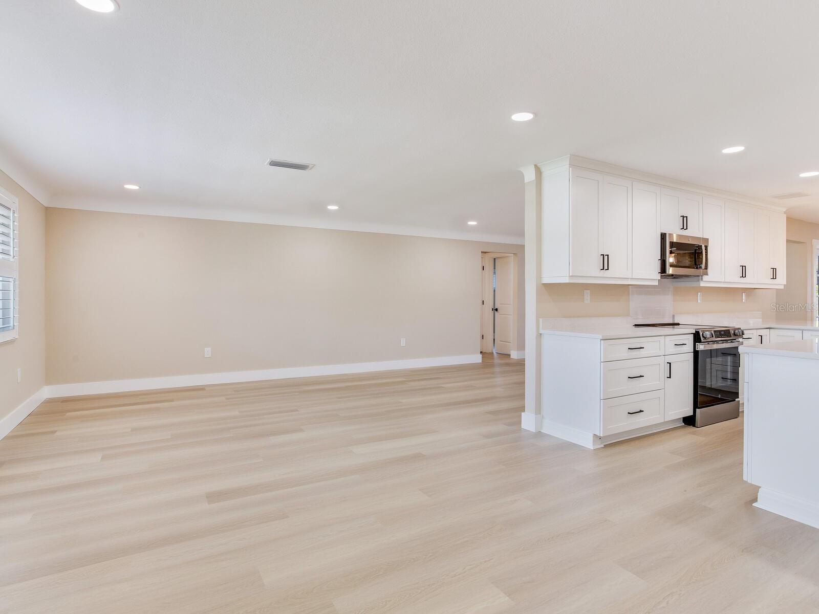 5470 BAYSHORE DR, SEMINOLE, FL, 33772