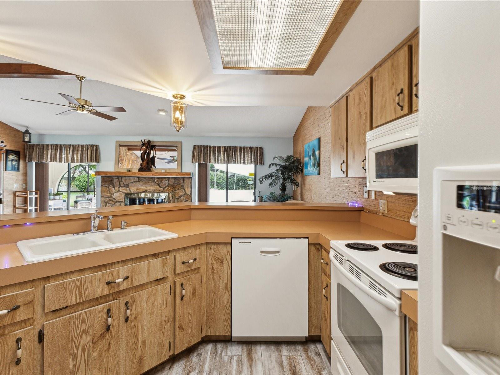 8393 DELAWARE DR, WEEKI WACHEE, FL, 34607