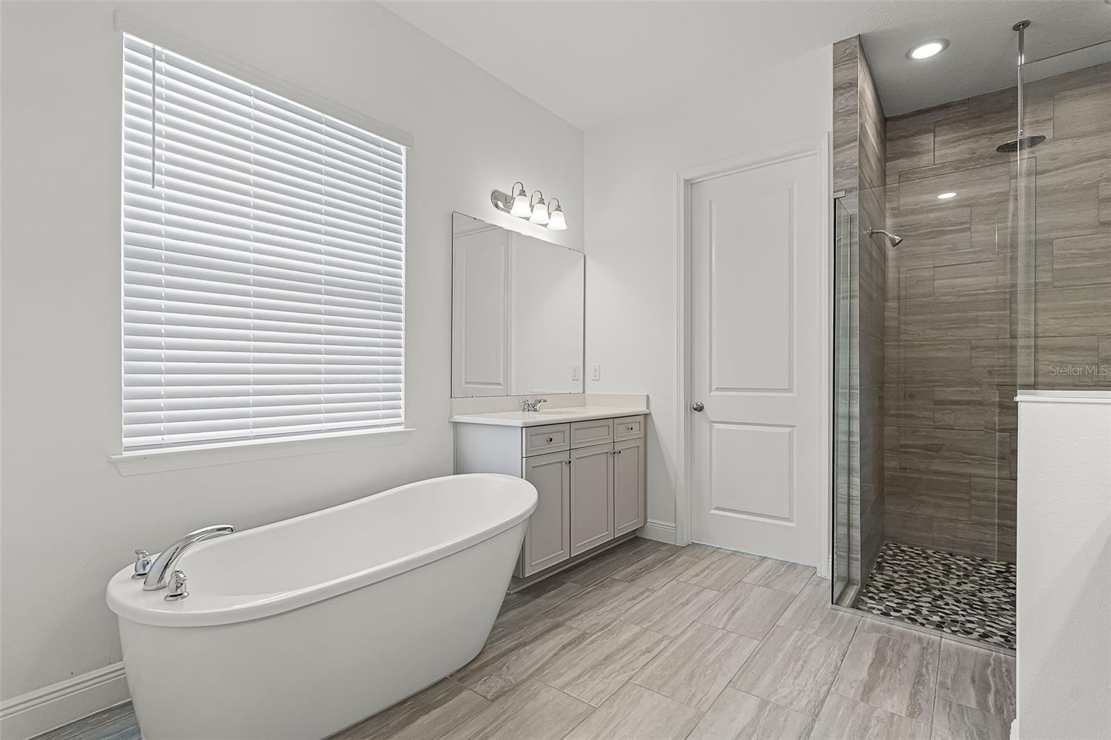 15161 LAKE BESSIE LOOP, WINTER GARDEN, FL, 34787