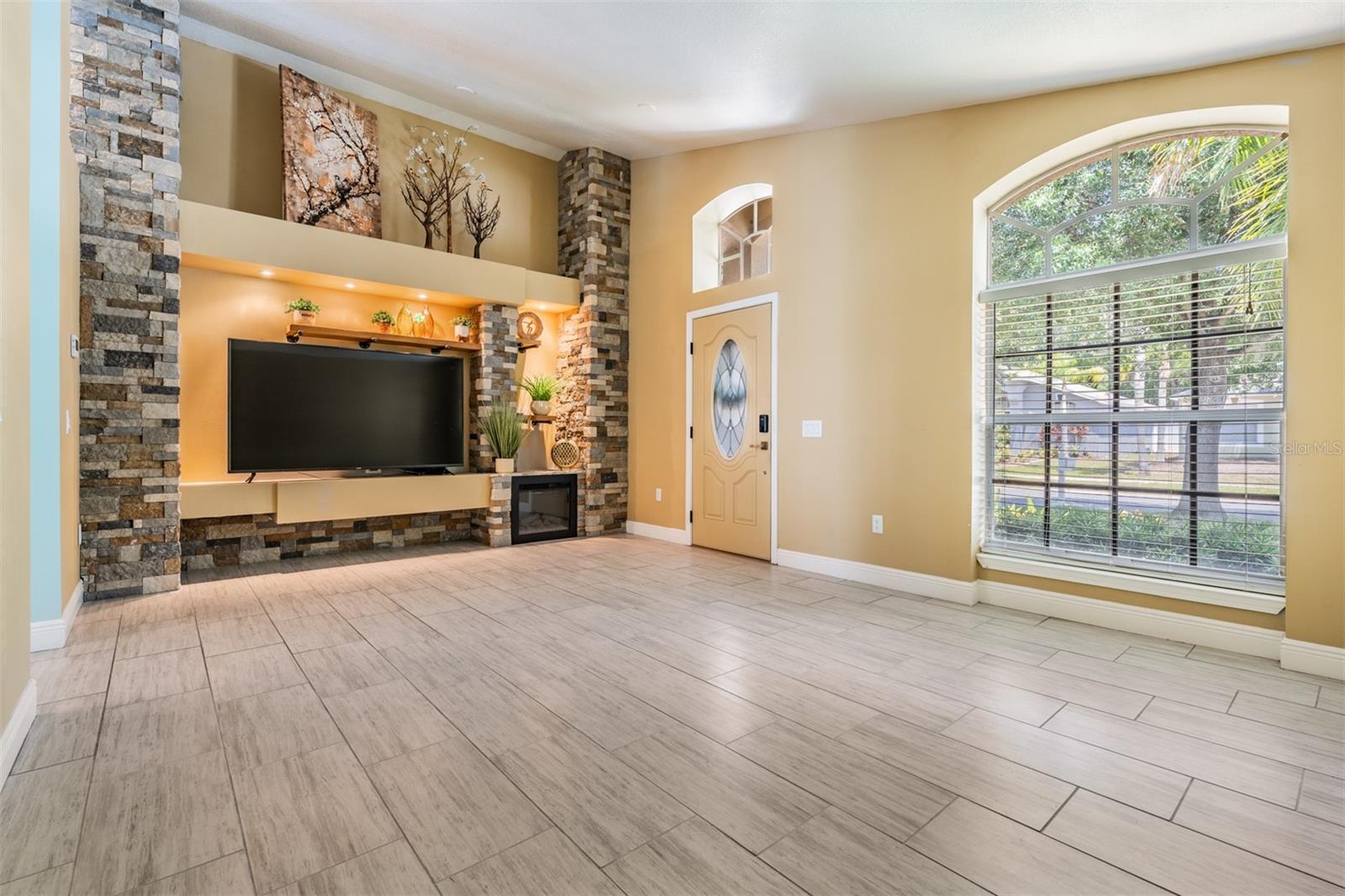 12813 KINGS LAKE DR, GIBSONTON, FL, 33534