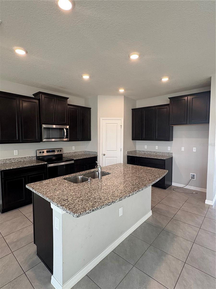 17005 AVON LN, WIMAUMA, FL, 33598