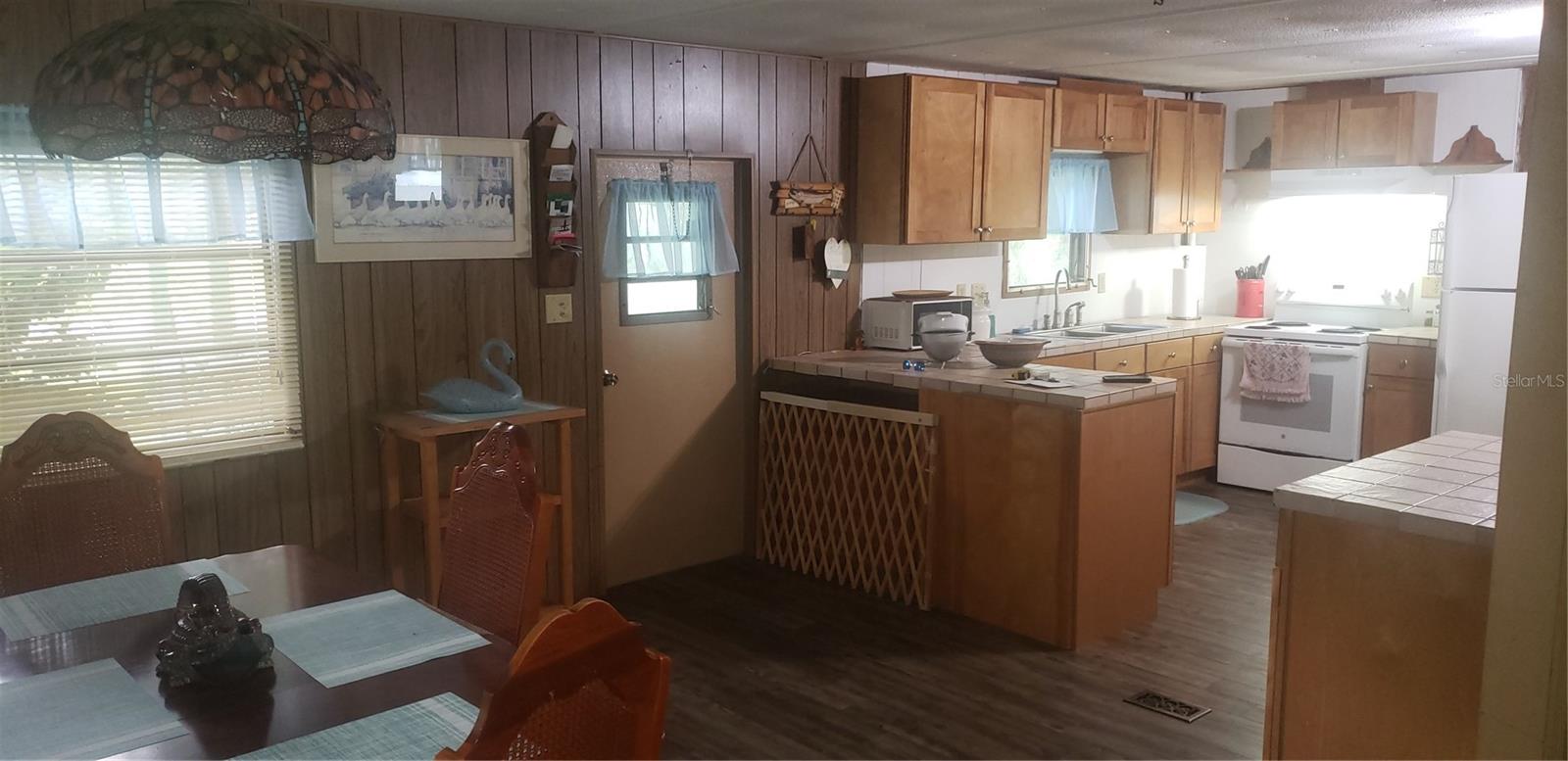 24246 FOX RD, ASTOR, FL, 32102