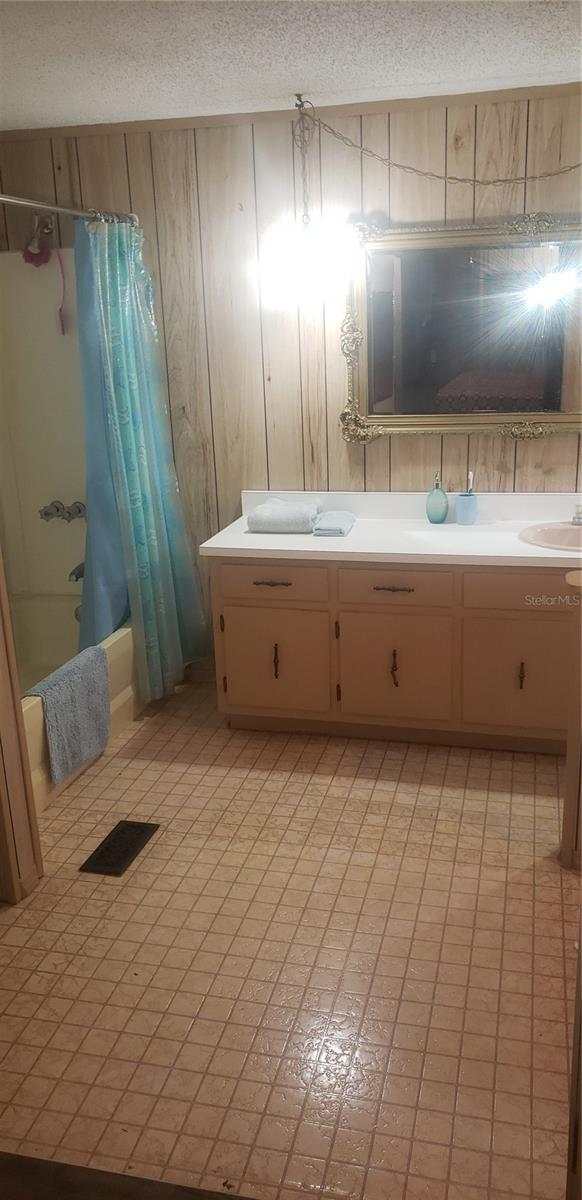 24246 FOX RD, ASTOR, FL, 32102