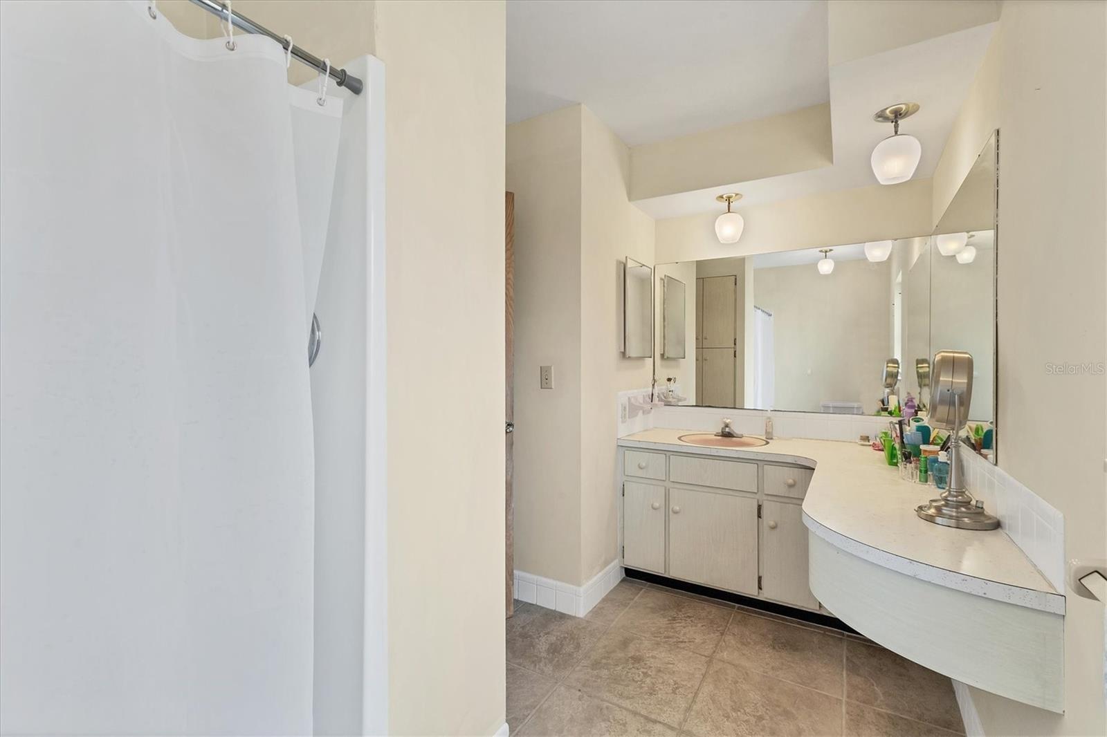 A4652613 Property Photo