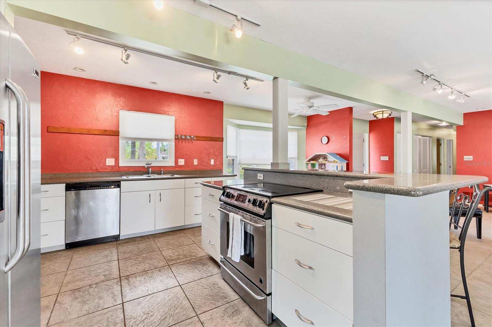 A4652613 Property Photo
