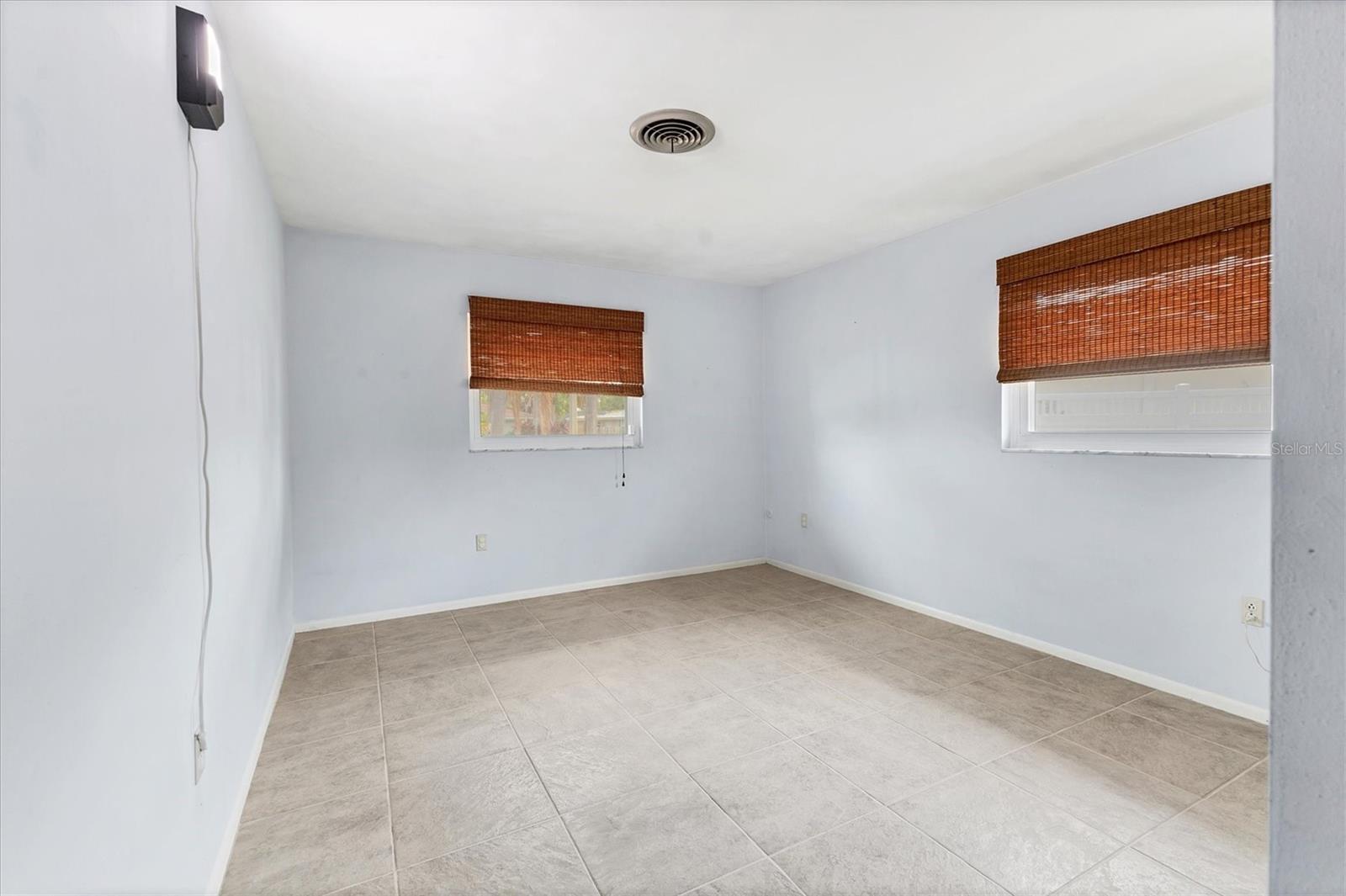 A4652613 Property Photo