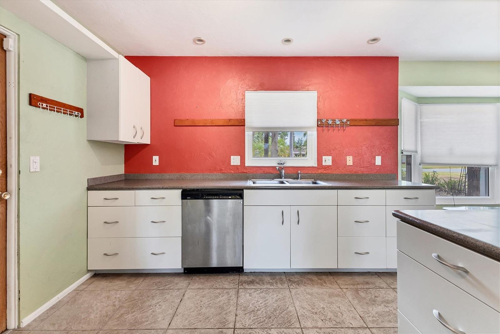 A4652613 Property Photo
