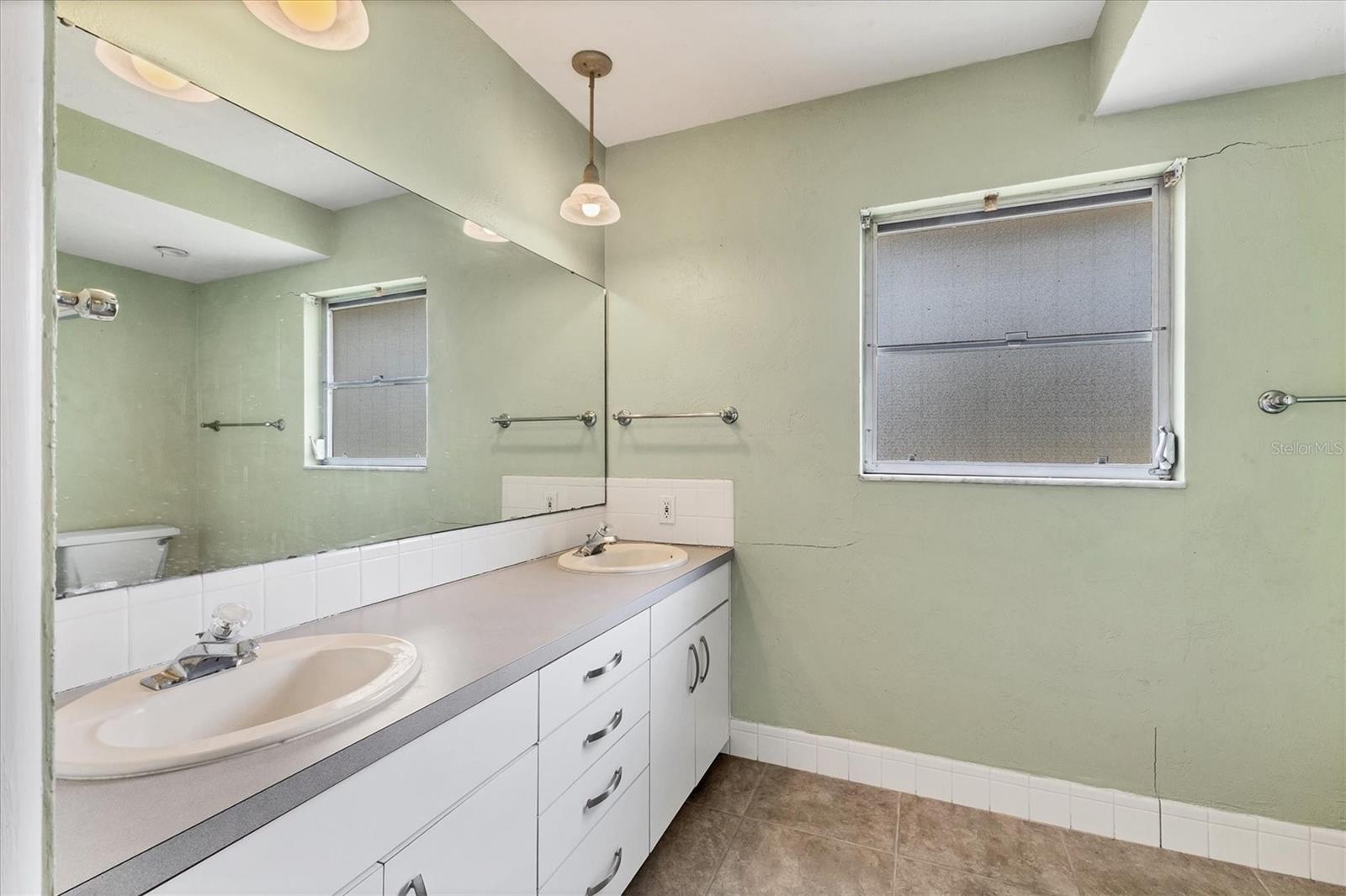 A4652613 Property Photo