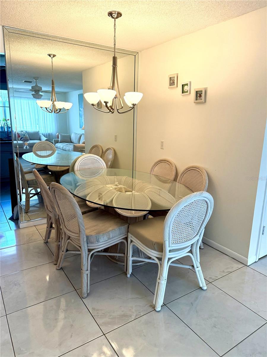 6880 VERSAILLES N, PINELLAS PARK, FL, 33781