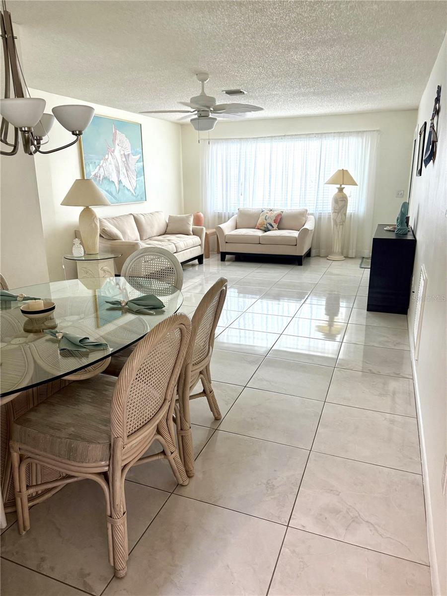 6880 VERSAILLES N, PINELLAS PARK, FL, 33781