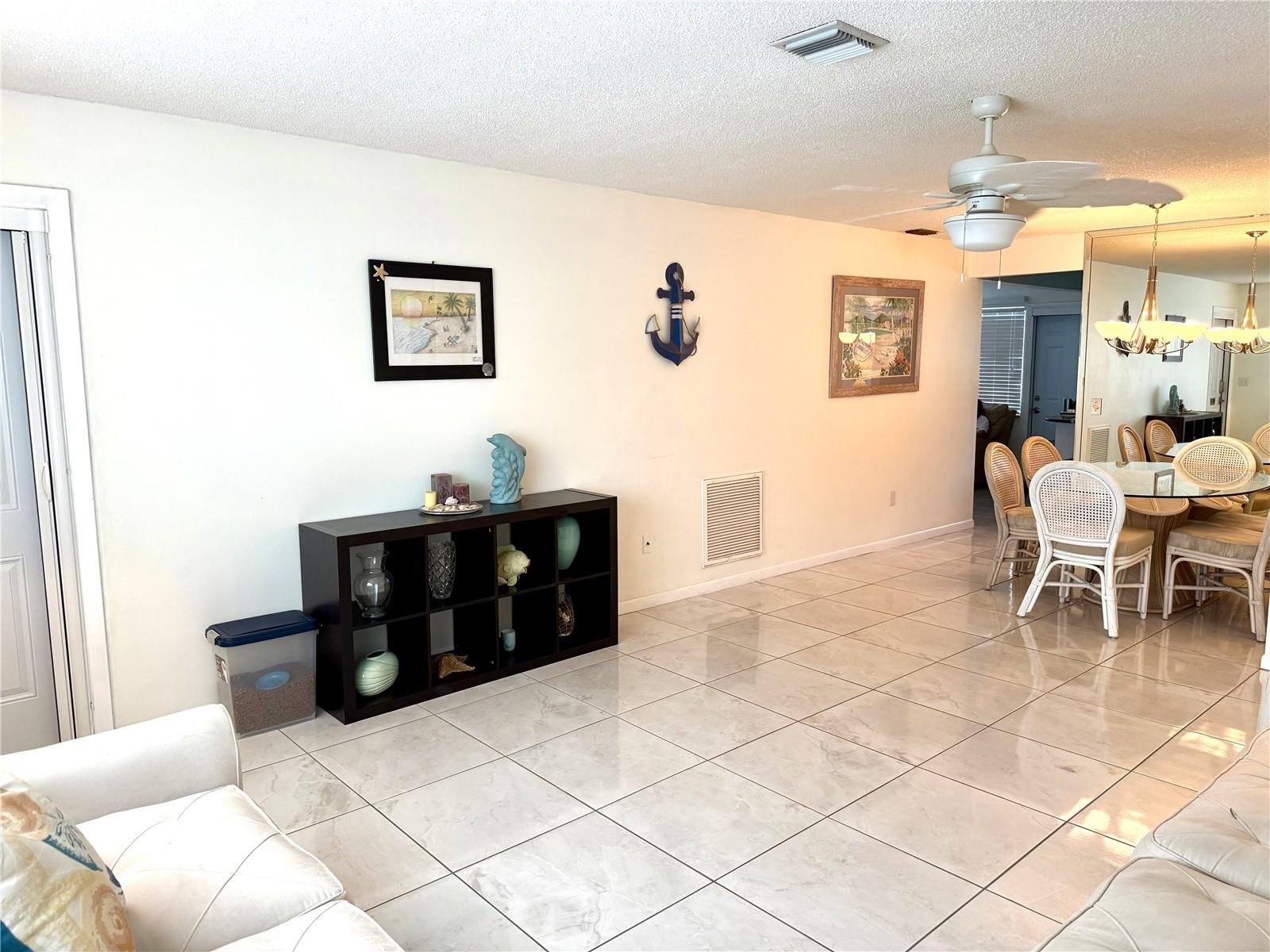 6880 VERSAILLES N, PINELLAS PARK, FL, 33781