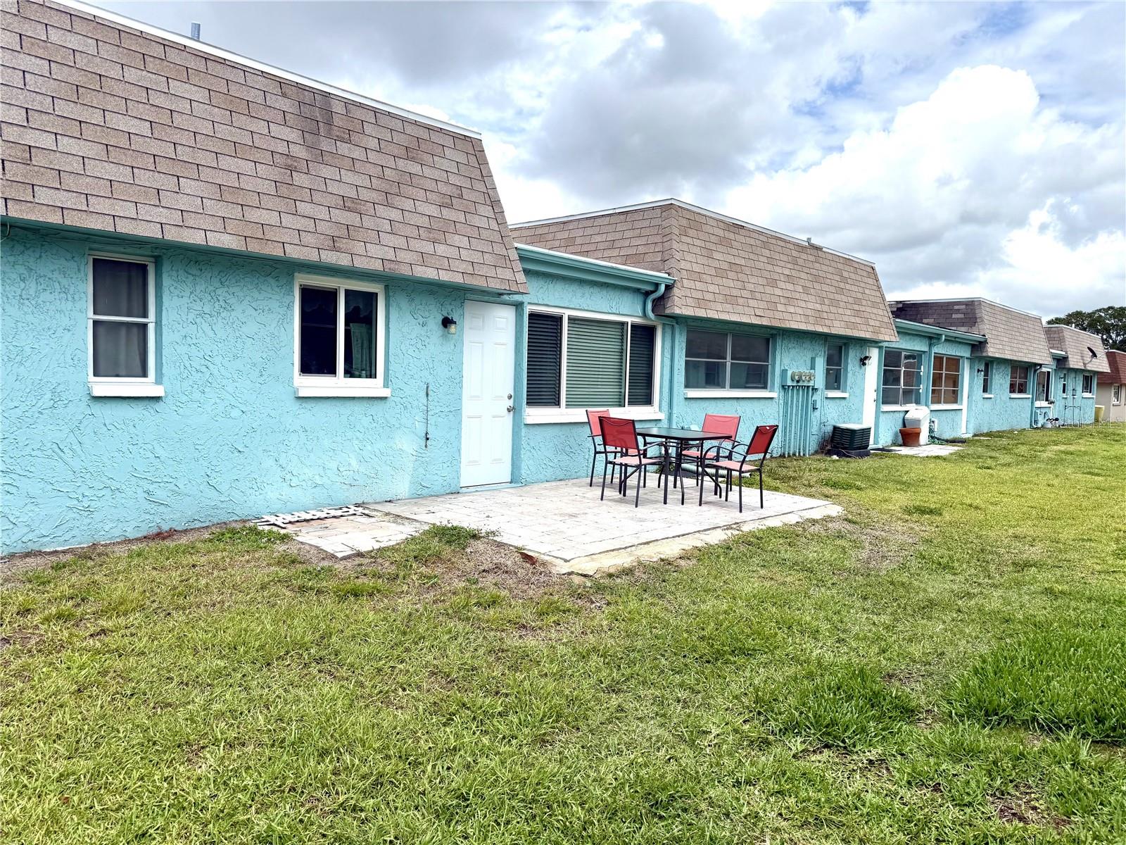 6880 VERSAILLES N, PINELLAS PARK, FL, 33781