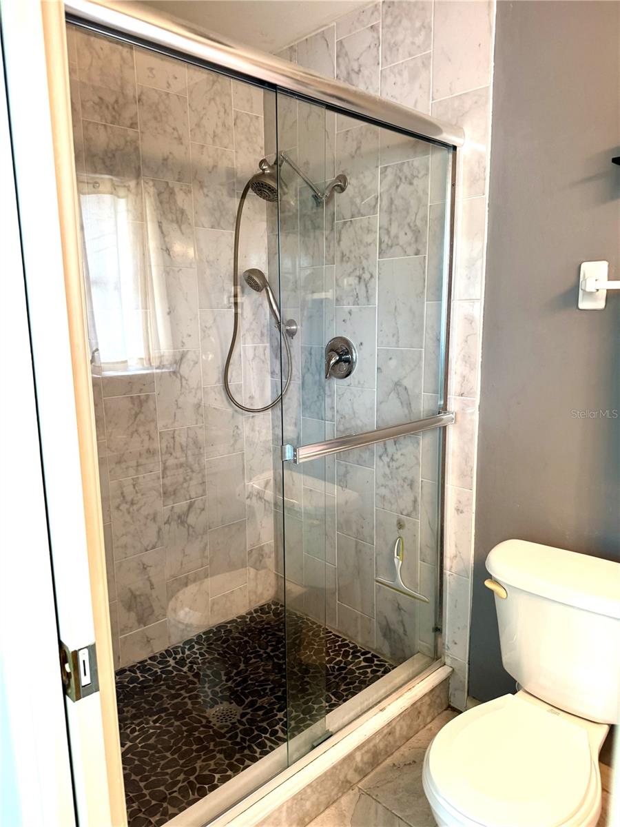 6880 VERSAILLES N, PINELLAS PARK, FL, 33781