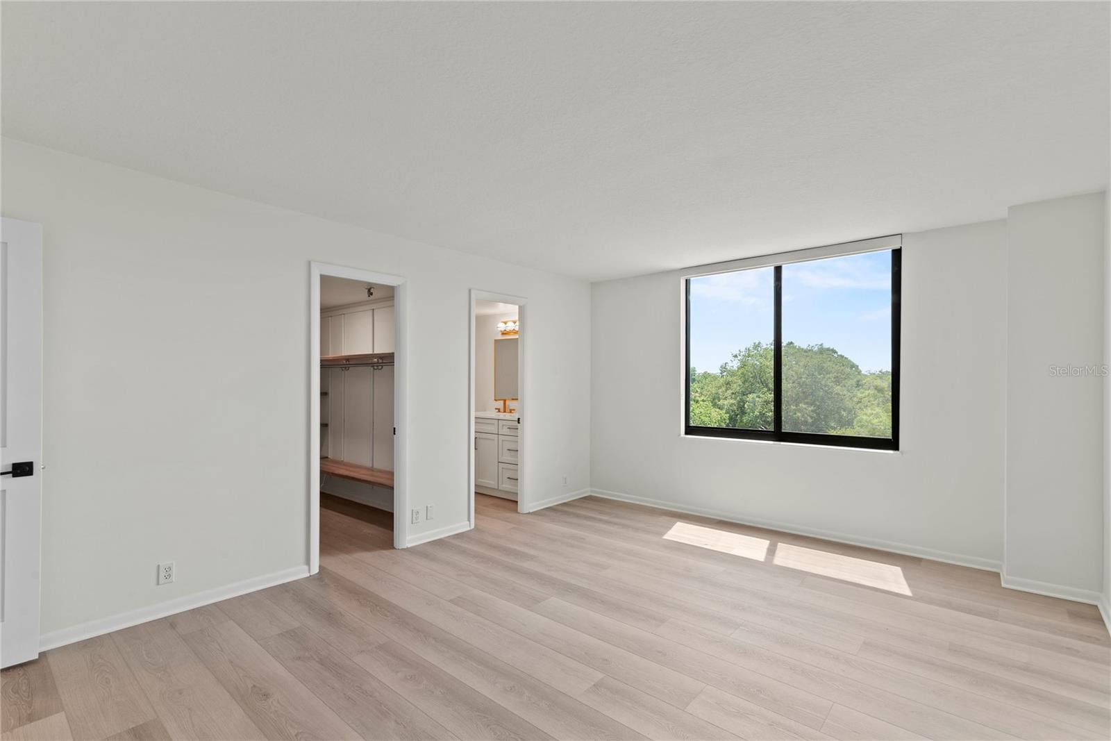 400 E COLONIAL DR #402, ORLANDO, FL, 32803