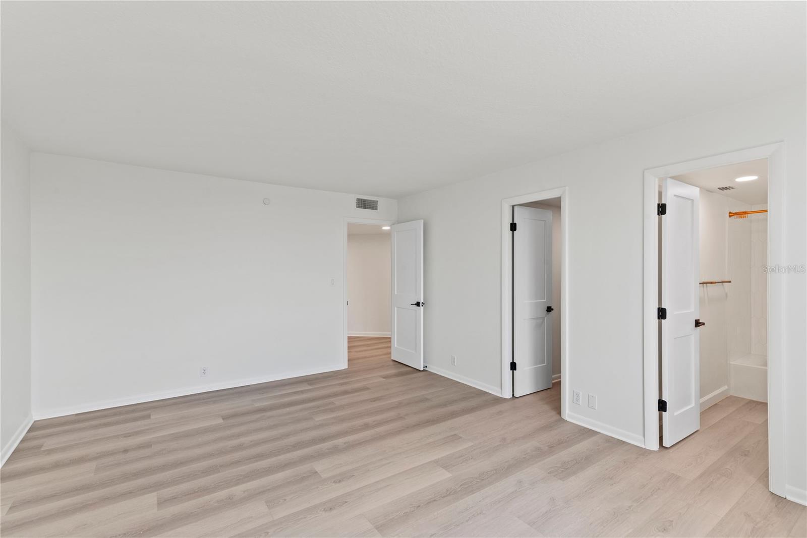 400 E COLONIAL DR #402, ORLANDO, FL, 32803