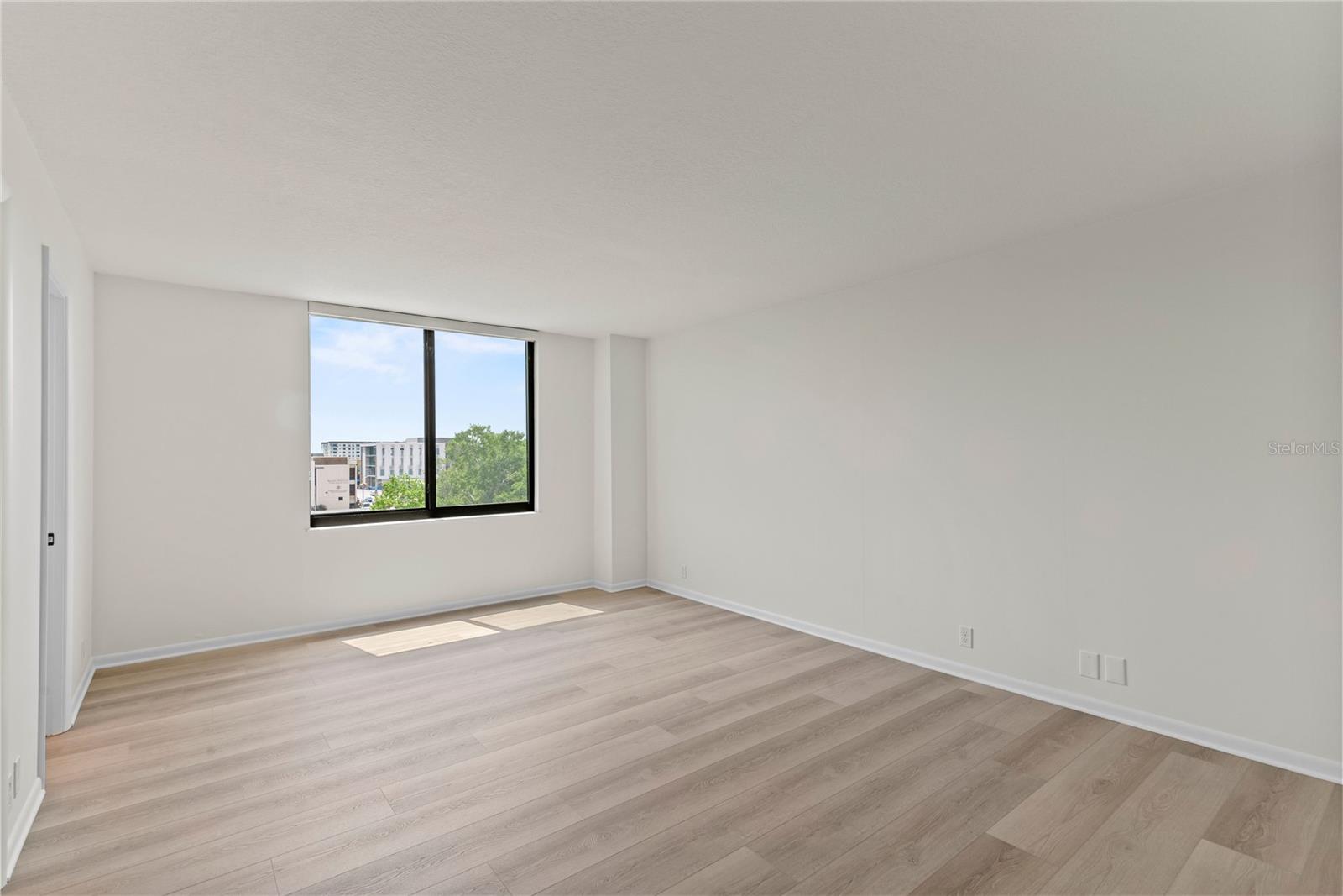 400 E COLONIAL DR #402, ORLANDO, FL, 32803