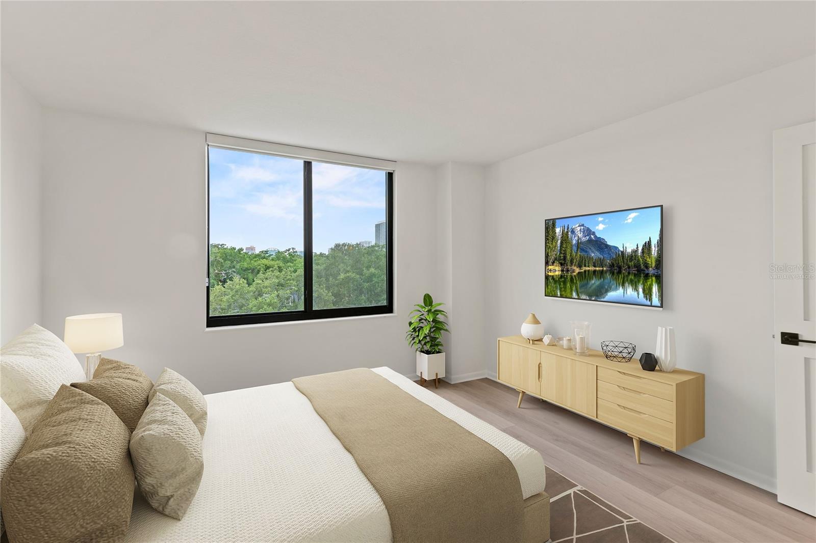 400 E COLONIAL DR #402, ORLANDO, FL, 32803