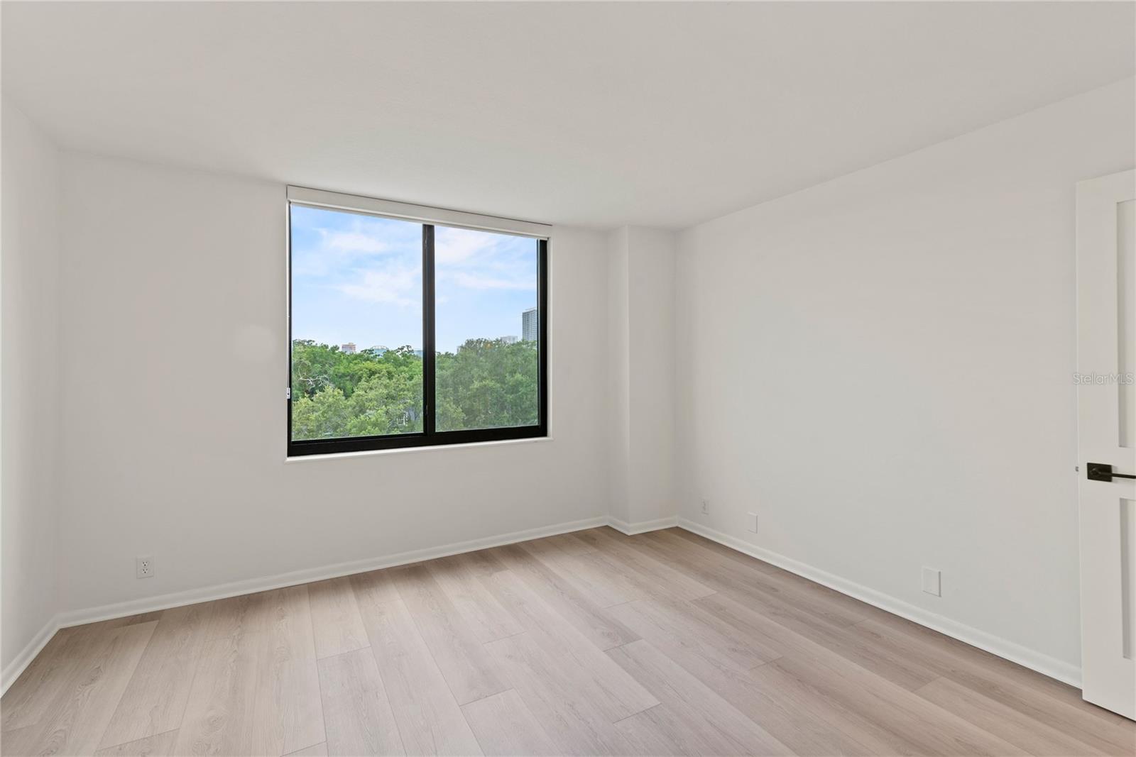 400 E COLONIAL DR #402, ORLANDO, FL, 32803