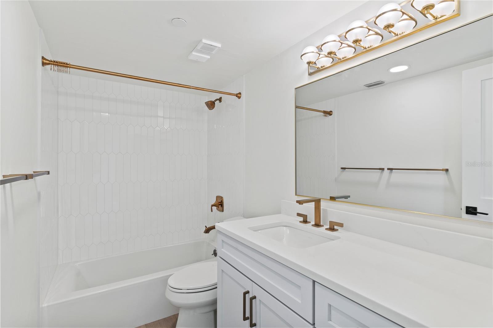 400 E COLONIAL DR #402, ORLANDO, FL, 32803