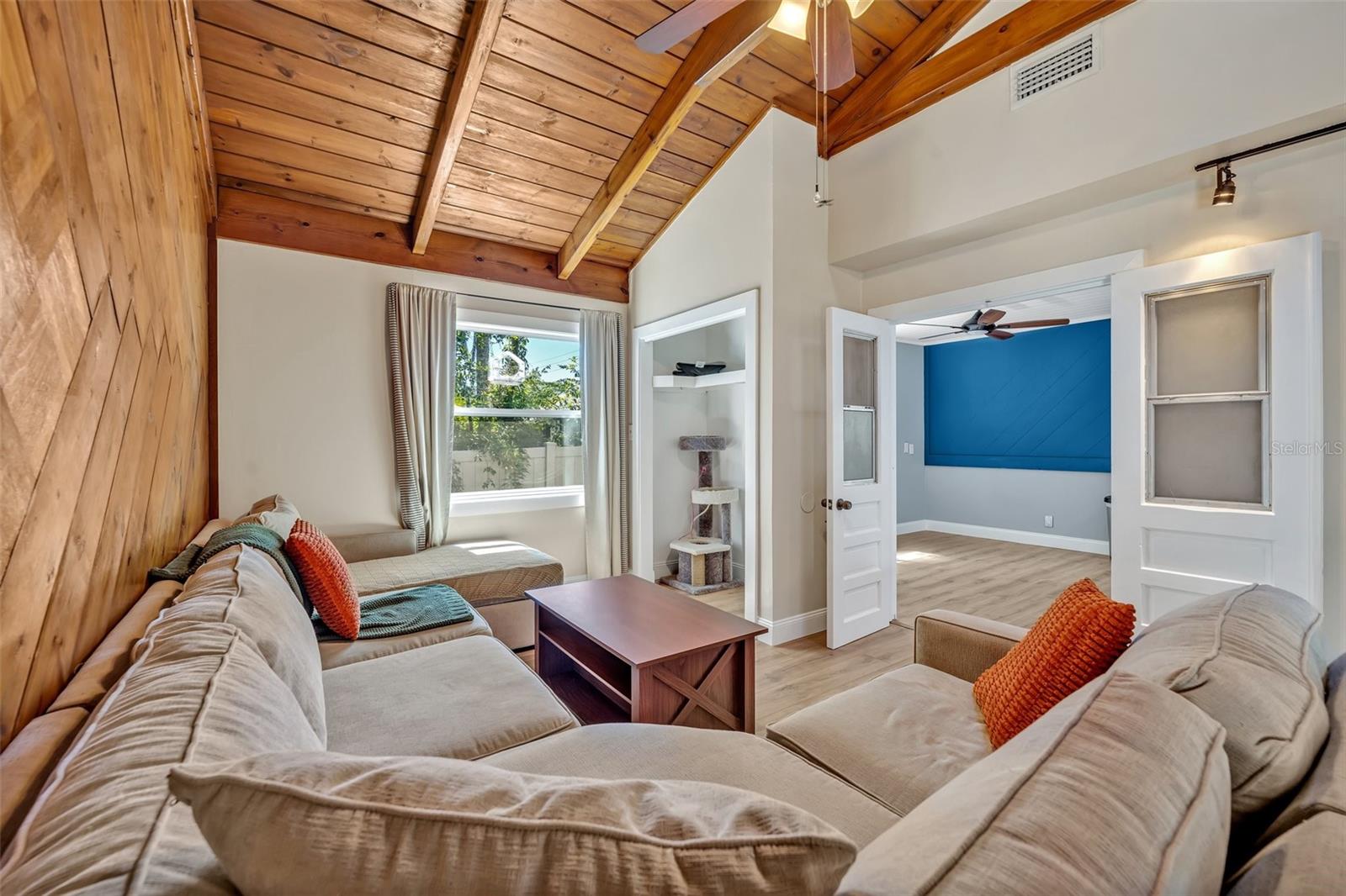 525 S CRYSTAL LAKE DR, ORLANDO, FL, 32803