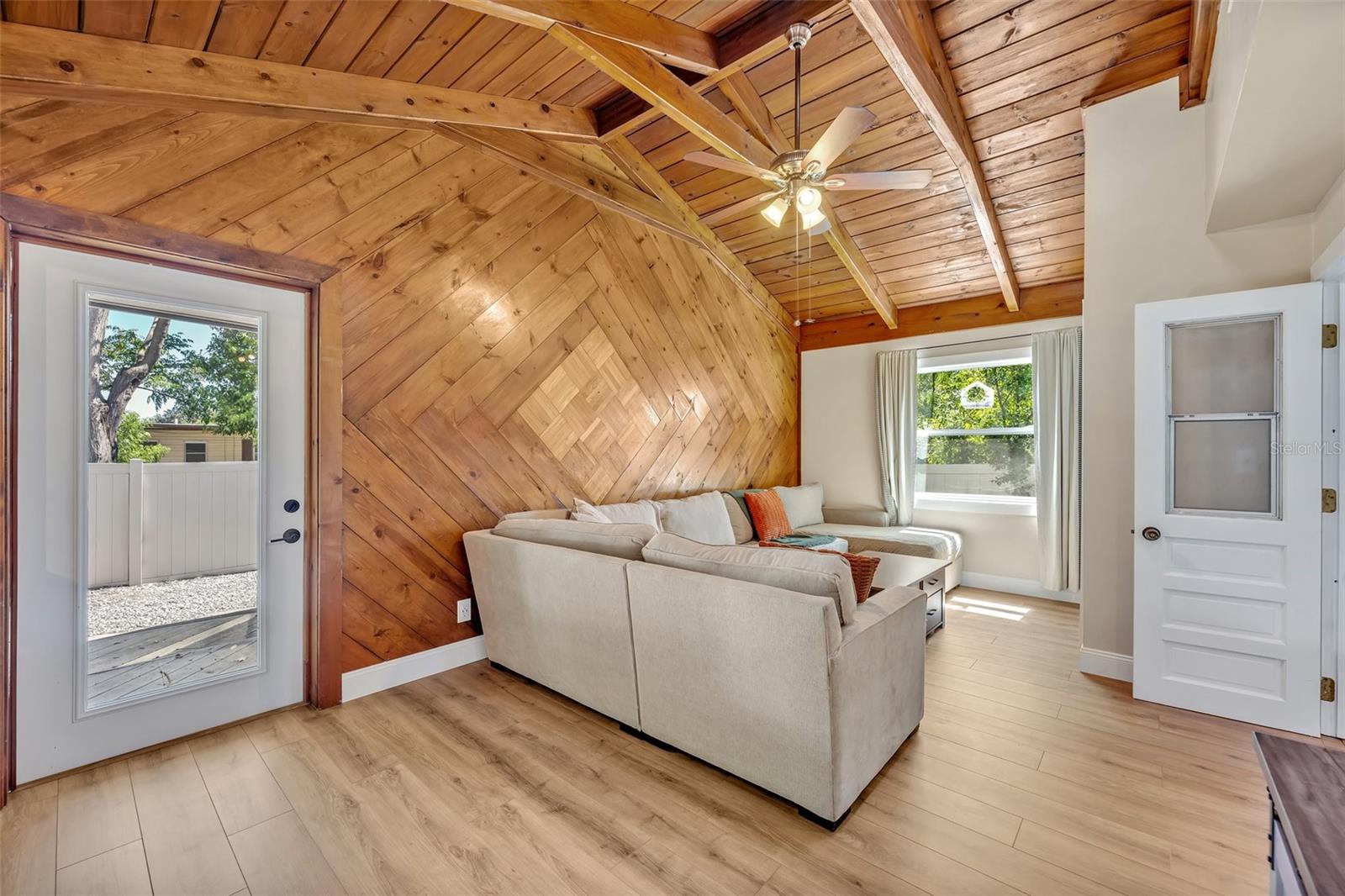 525 S CRYSTAL LAKE DR, ORLANDO, FL, 32803