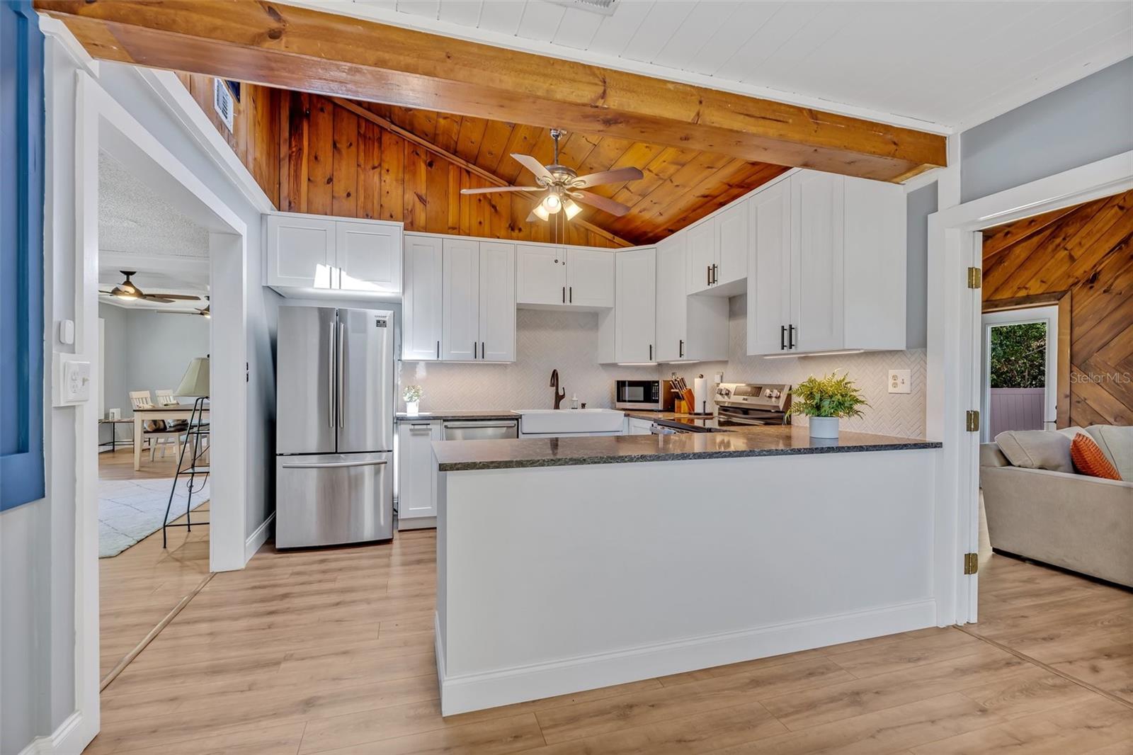 525 S CRYSTAL LAKE DR, ORLANDO, FL, 32803