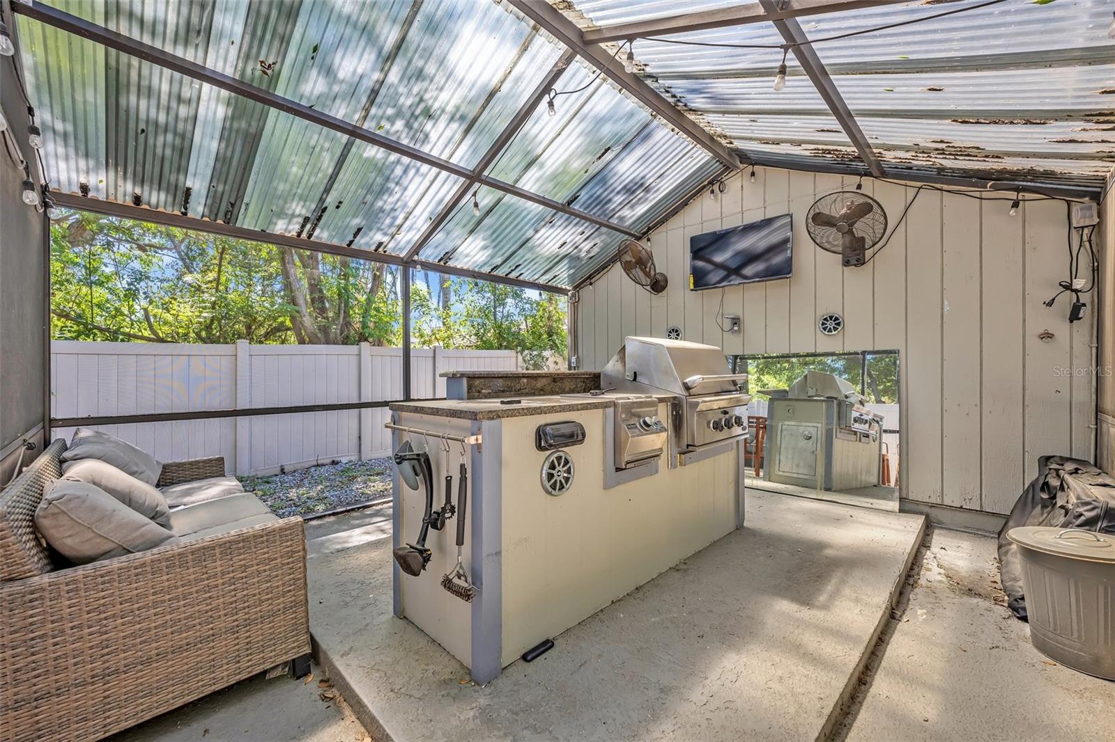 525 S CRYSTAL LAKE DR, ORLANDO, FL, 32803