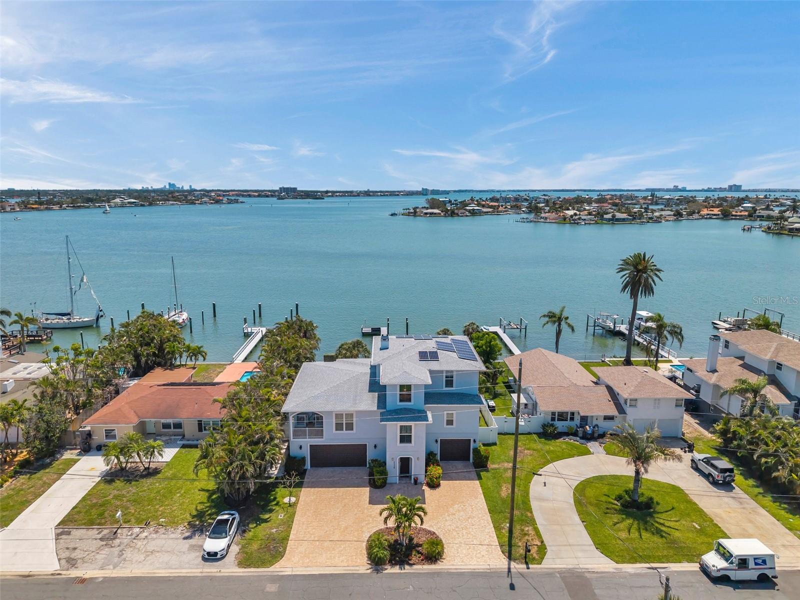 Located on the wide-open waters of Boca Ciega Bay - just minutes from Gulf access points and a quick 15-minute walk to the beach.