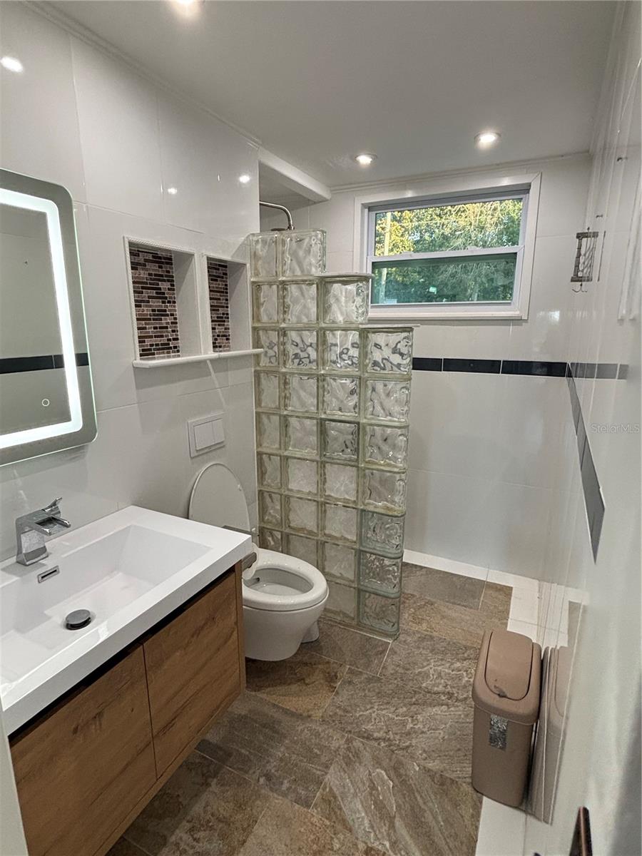 221 SKYLINE DR, LADY LAKE, FL, 32159