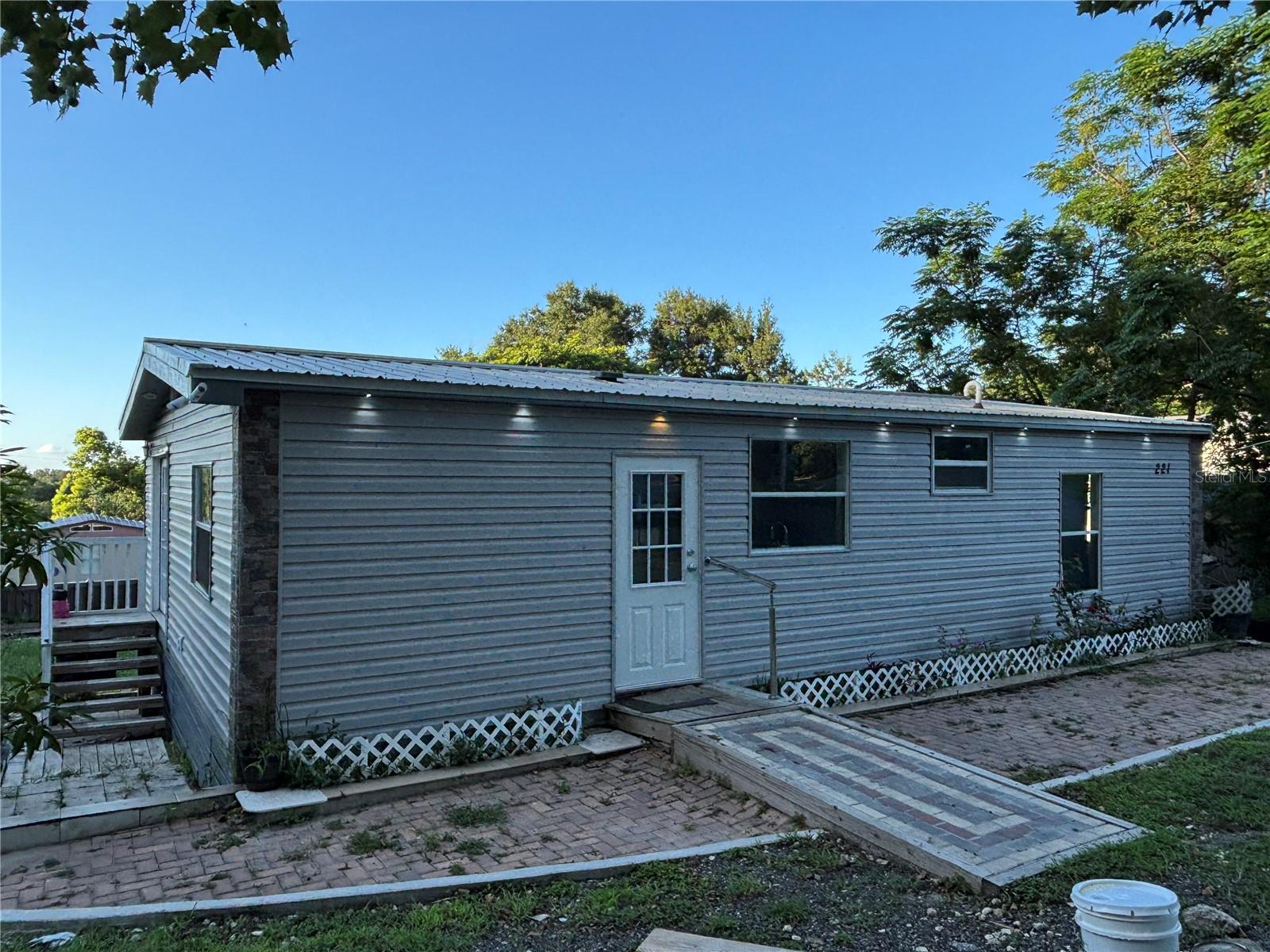 221 SKYLINE DR, LADY LAKE, FL, 32159