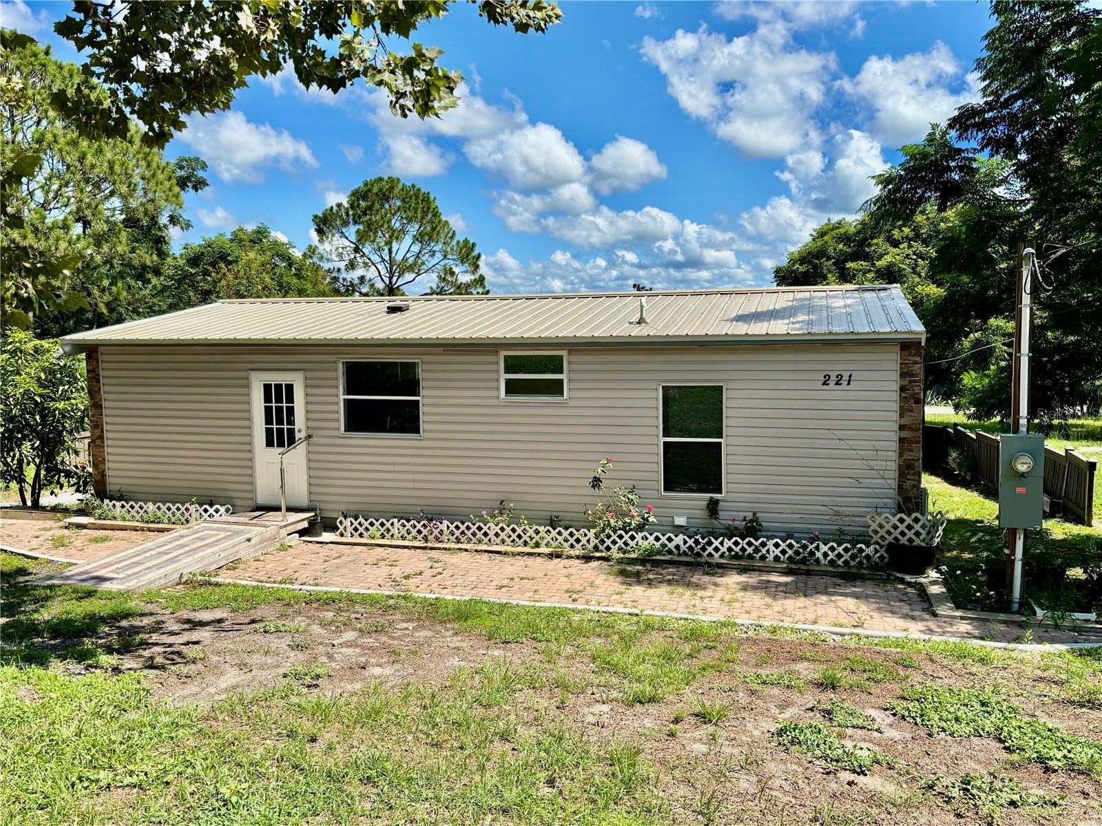 221 SKYLINE DR, LADY LAKE, FL, 32159