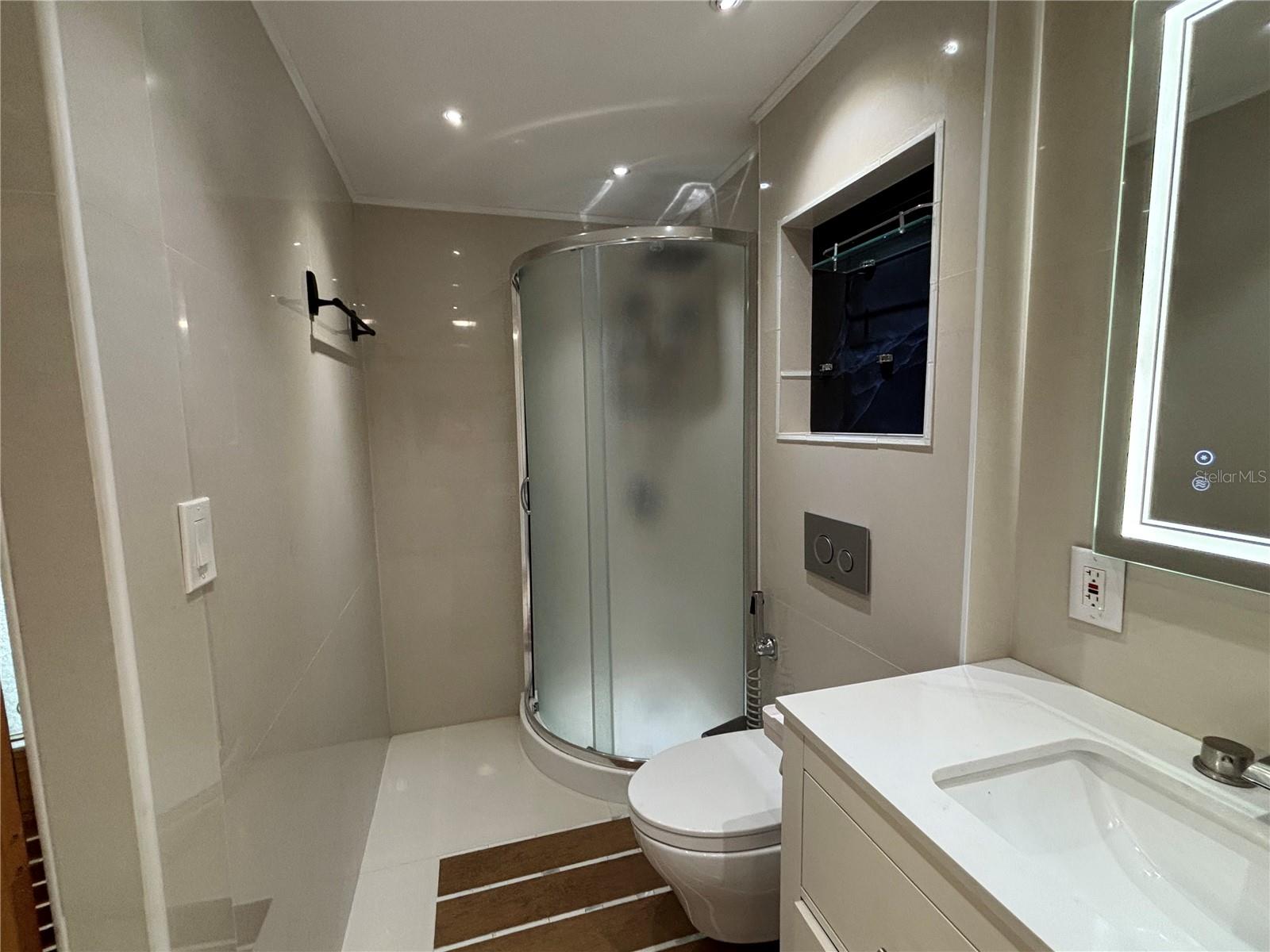 221 SKYLINE DR, LADY LAKE, FL, 32159