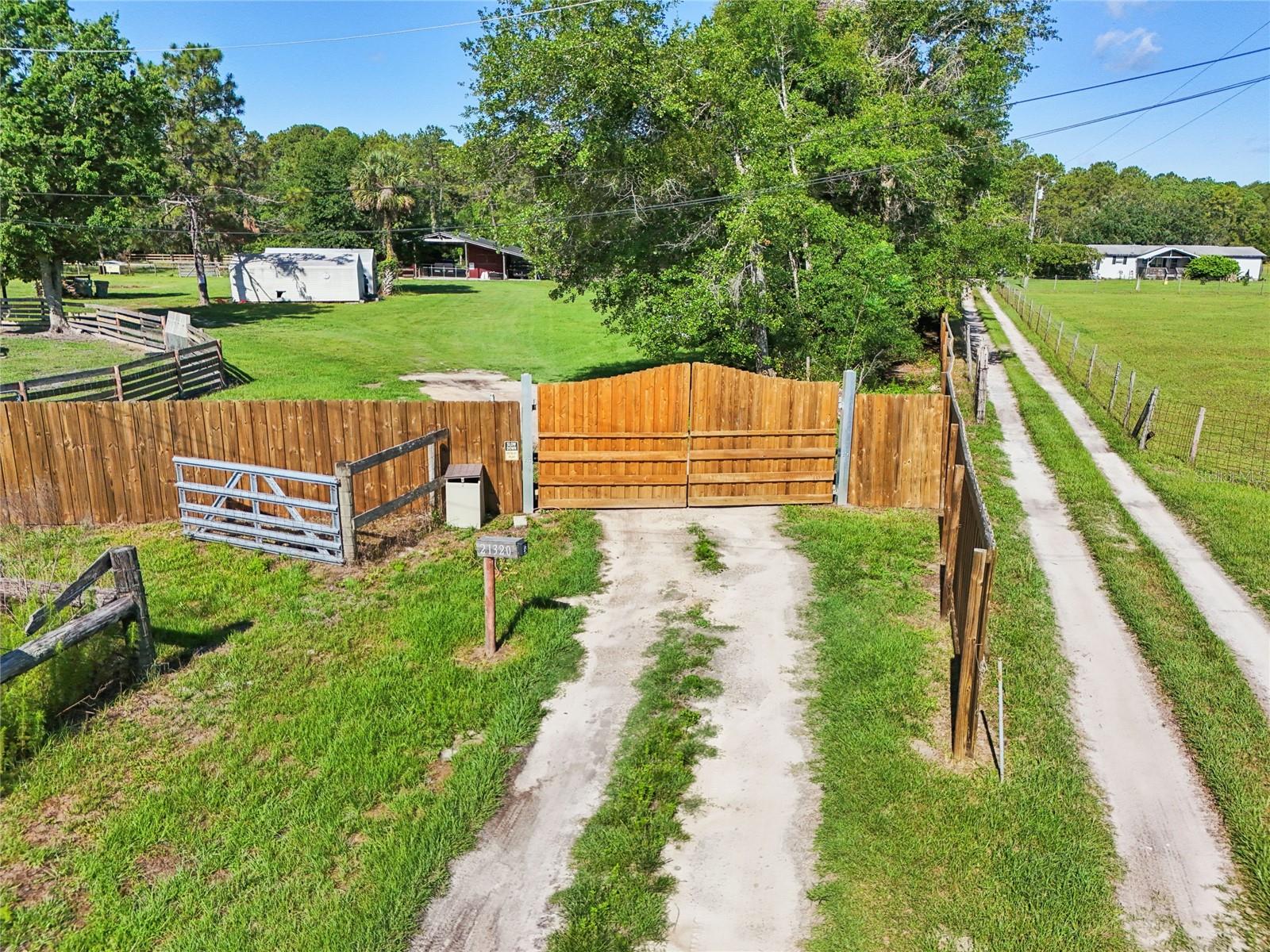 21320 PARADISE WAY, EUSTIS, FL, 32736